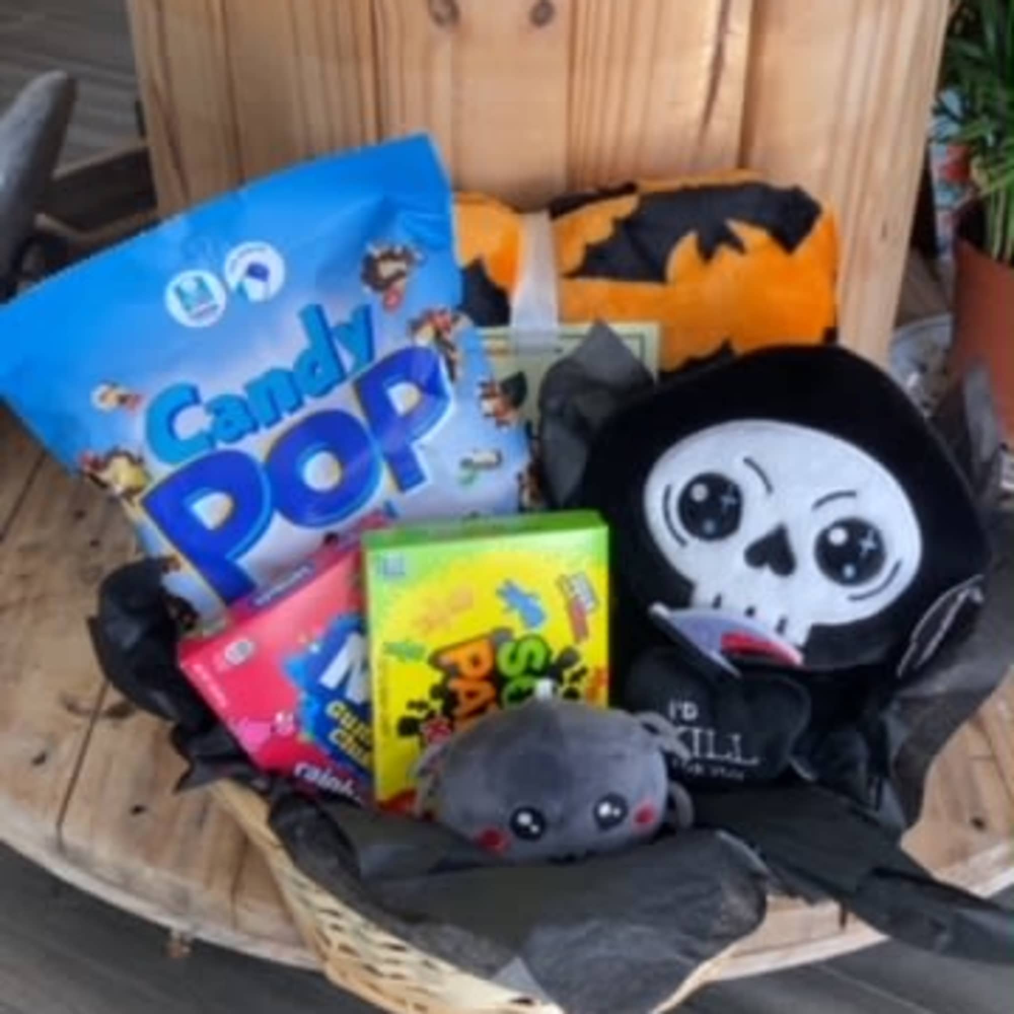 Comes with a Cozy Bat Blanket, a Punchkins Plushie, a bag  Comes with a Cozy Bat Blanket, a Punchkins Plushie, a bag