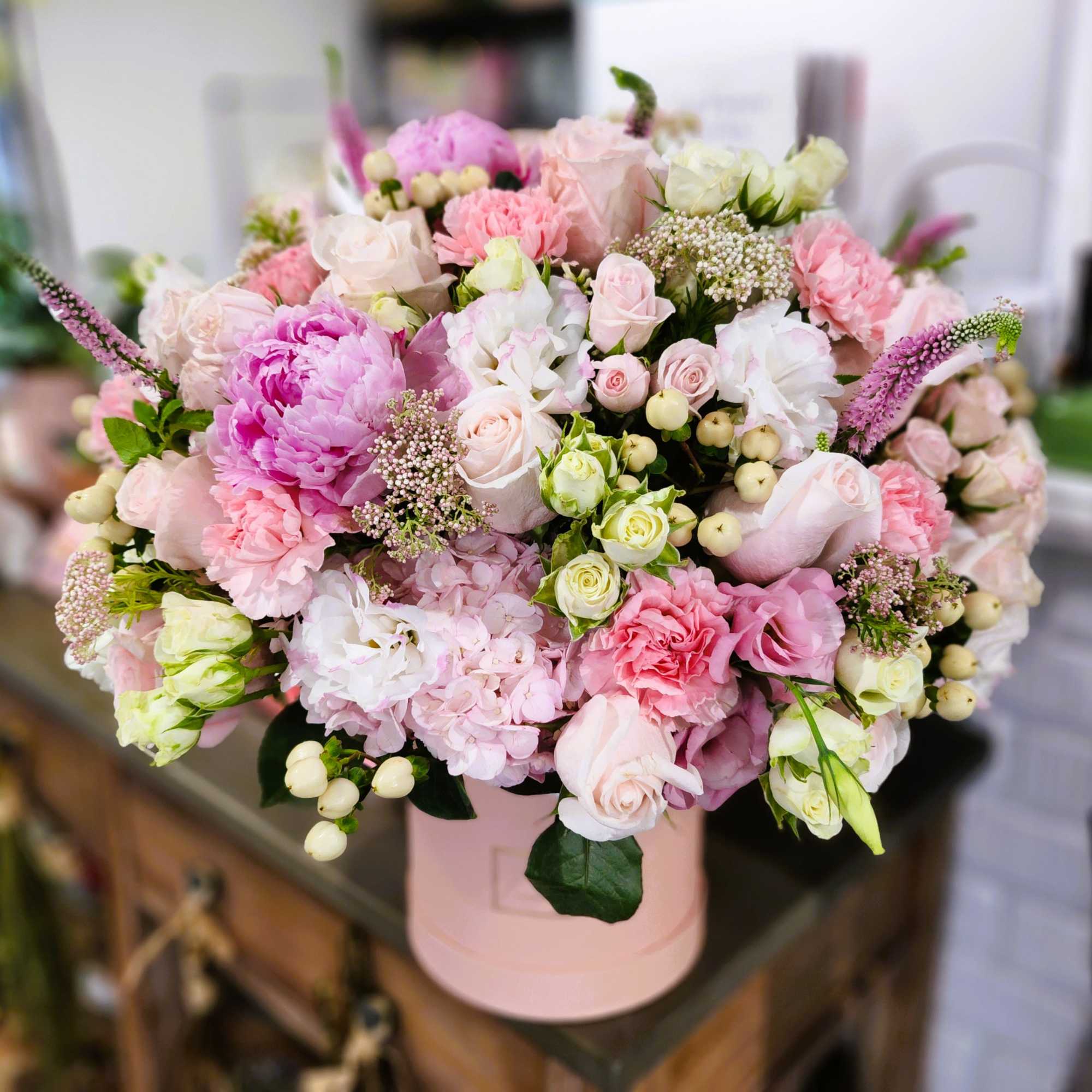 Mix Pink fresh flowers arrangement in a box

Size: H18 x W20 inches