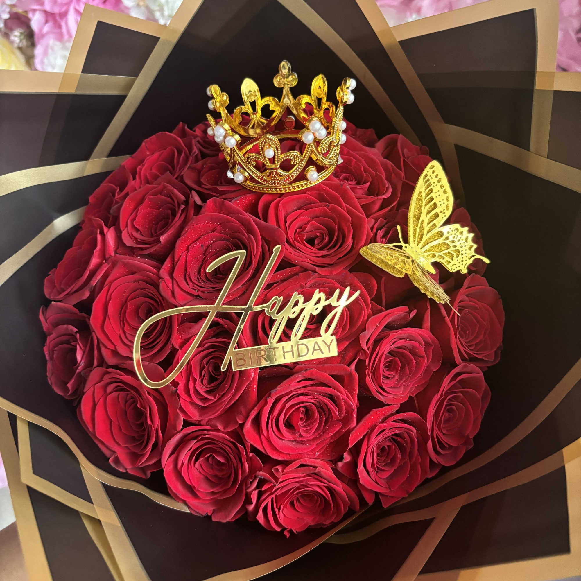 Comes with crown and topper
