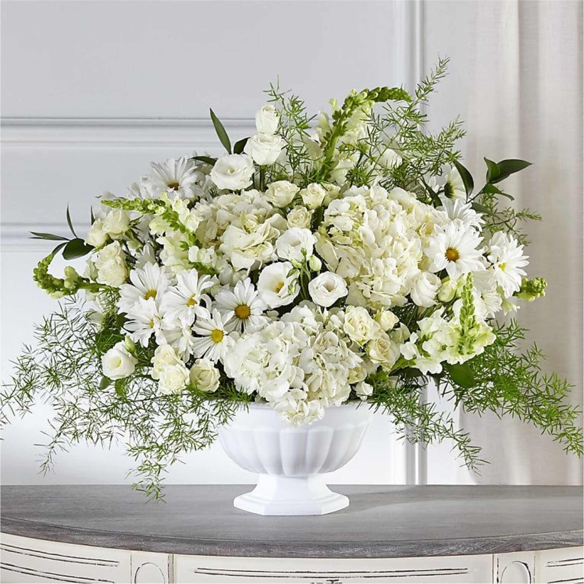 This beautiful bouquet to celebrate the life of the loved ones, combination