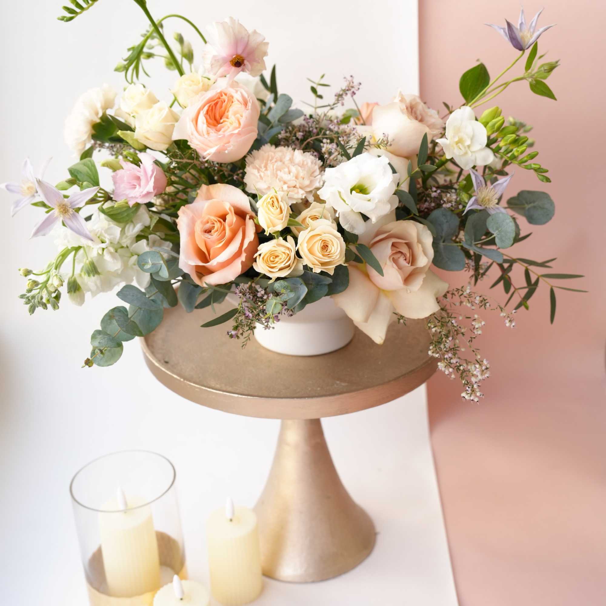 Imagine receiving a breathtaking arrangement of premium blooms that have been carefully Imagine receiving a breathtaking arrangement of premium blooms that have been carefully