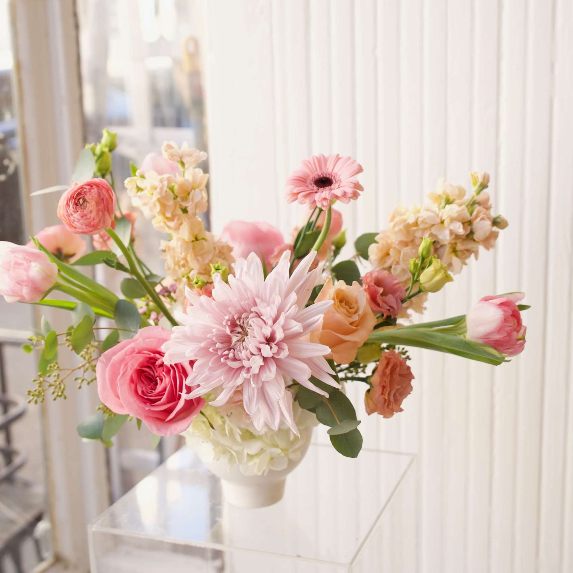 Let our expert florists craft a one-of-a-kind arrangement using the freshest blooms Let our expert florists craft a one-of-a-kind arrangement using the freshest blooms