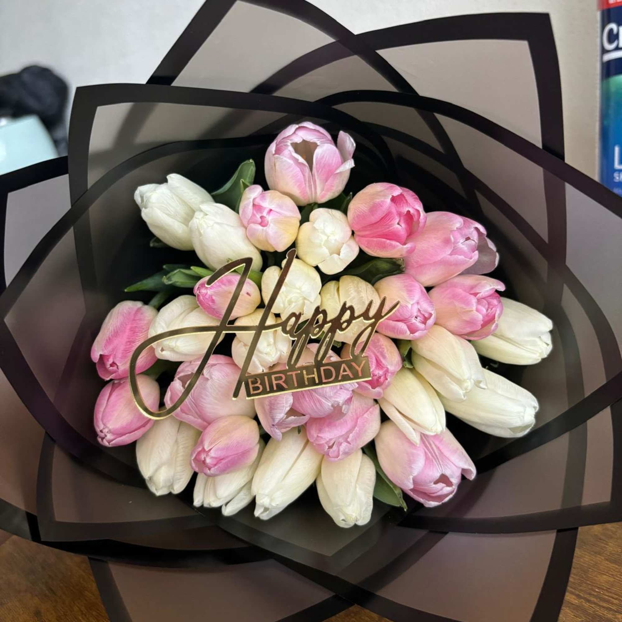 Birthday Tulip Bouquet / Ramo de Tulipanes de Cumplea&ntilde;os

A charming birthday surprise