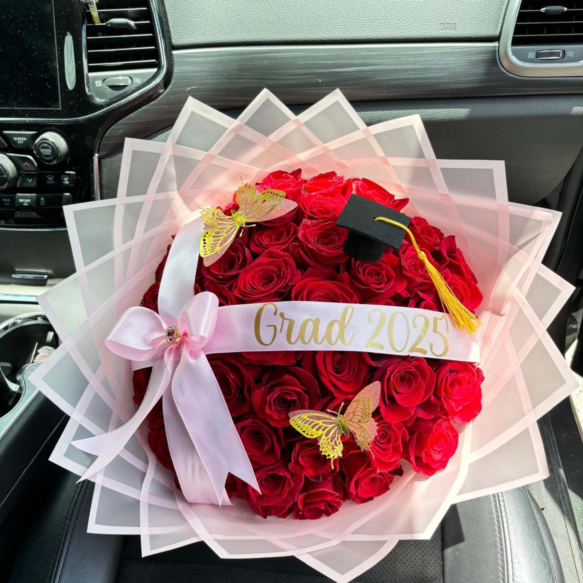 Graduation Bouquet 2025 (Pink Edition) / Ramo de Graduaci&oacute;n 2025 (Edici&oacute;n Rosada)

A