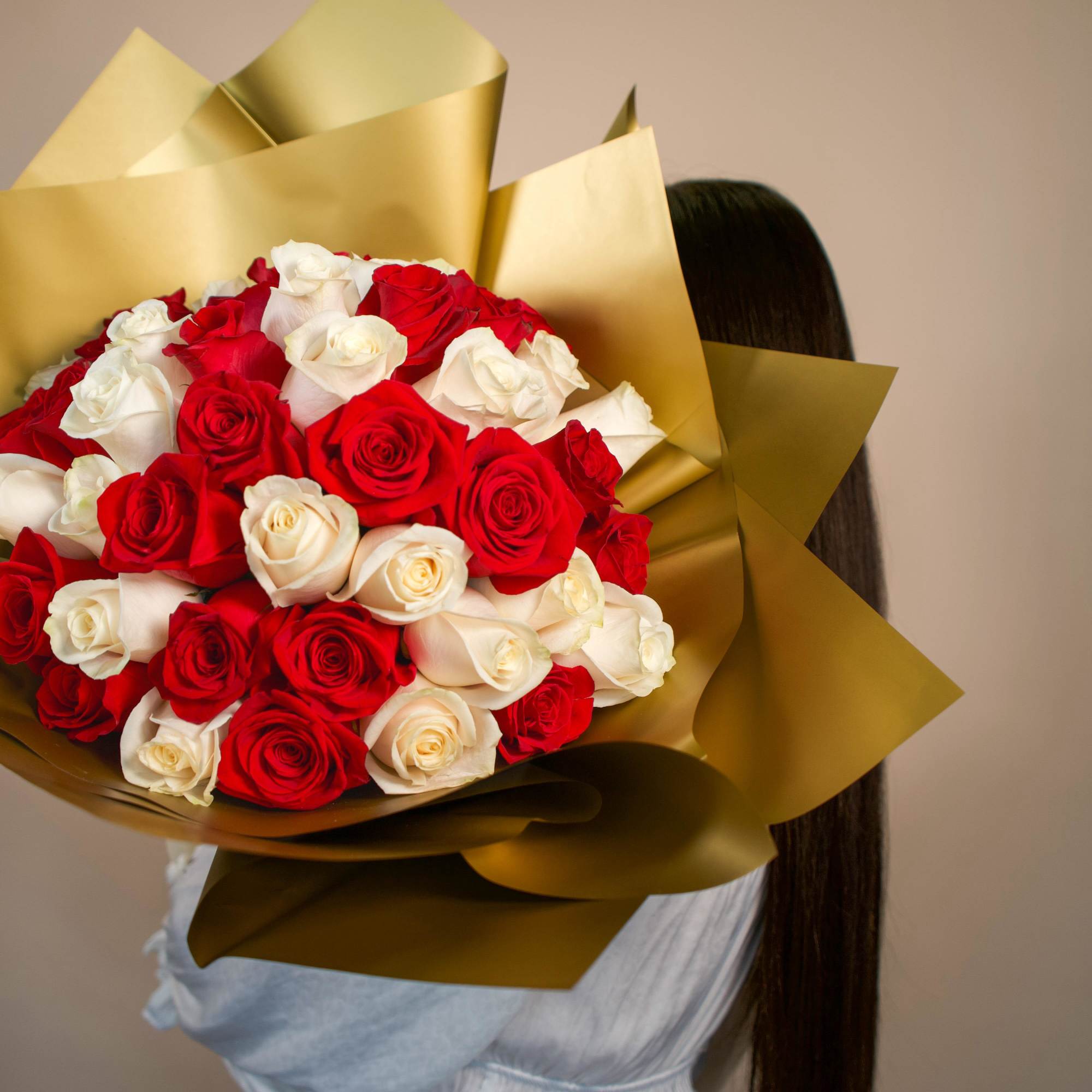 25 roses @ 35.99$ STANDARD
50 roses @ 69.99$ DELUXE
75 roses @ 110.99$
100