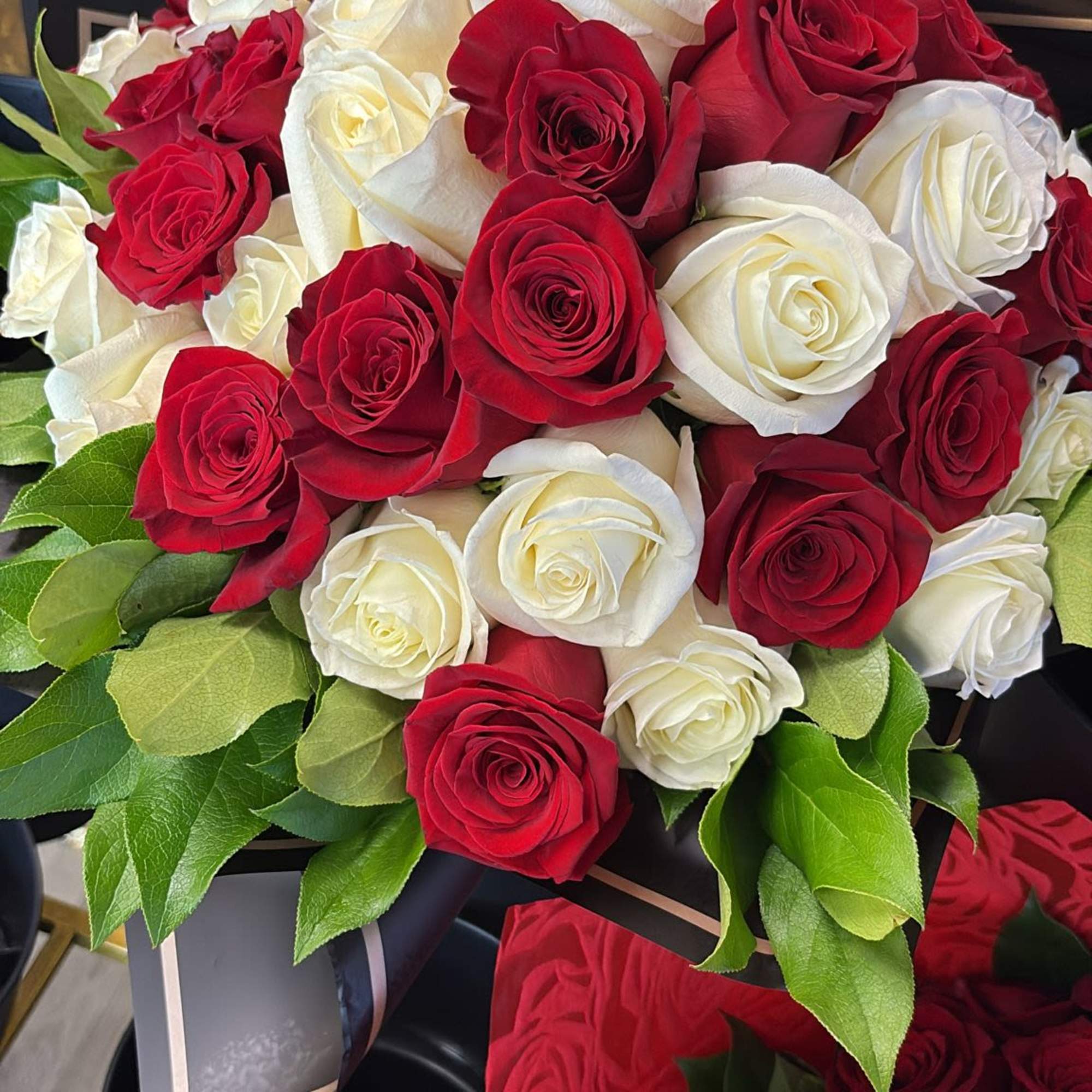 25 roses @ 35.99$ STANDARD
50 roses @ 69.99$ DELUXE
75 roses @ 110.99$
100