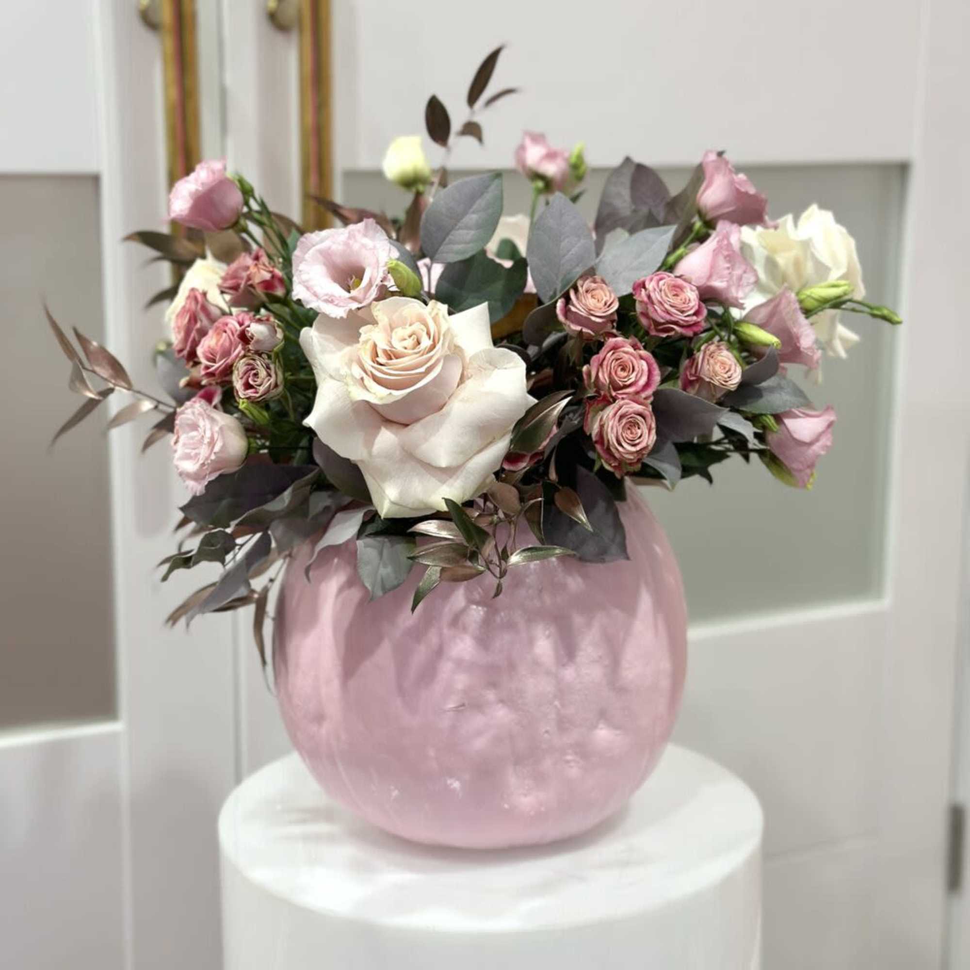 Seasonal Glam Pumpkin with Premium flowers and Greenery.
Color preferences can be requested. Seasonal Glam Pumpkin with Premium flowers and Greenery.
Color preferences can be requested.