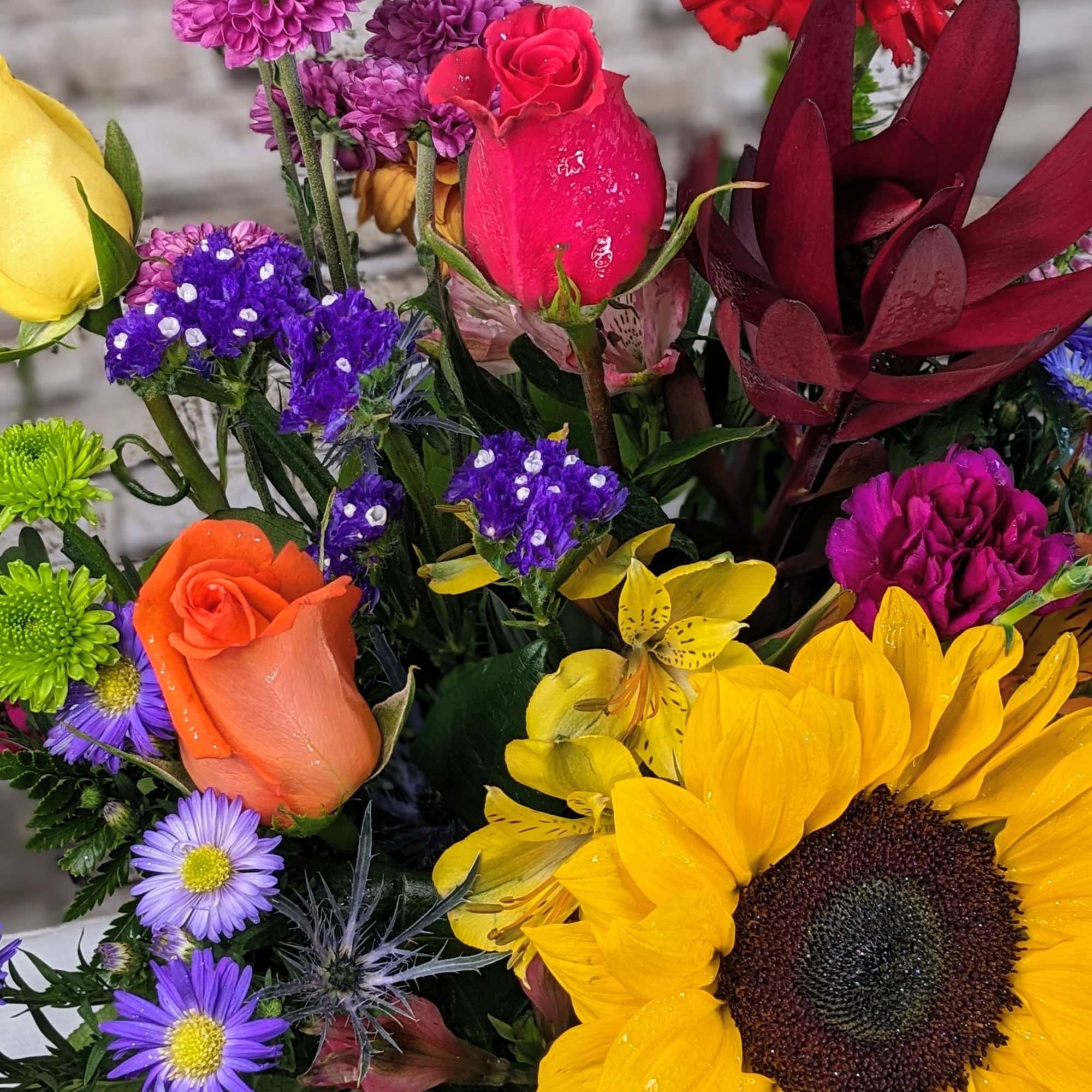 Bring sunshine and smiles to their special day with this vibrant, joy-filled Bring sunshine and smiles to their special day with this vibrant, joy-filled