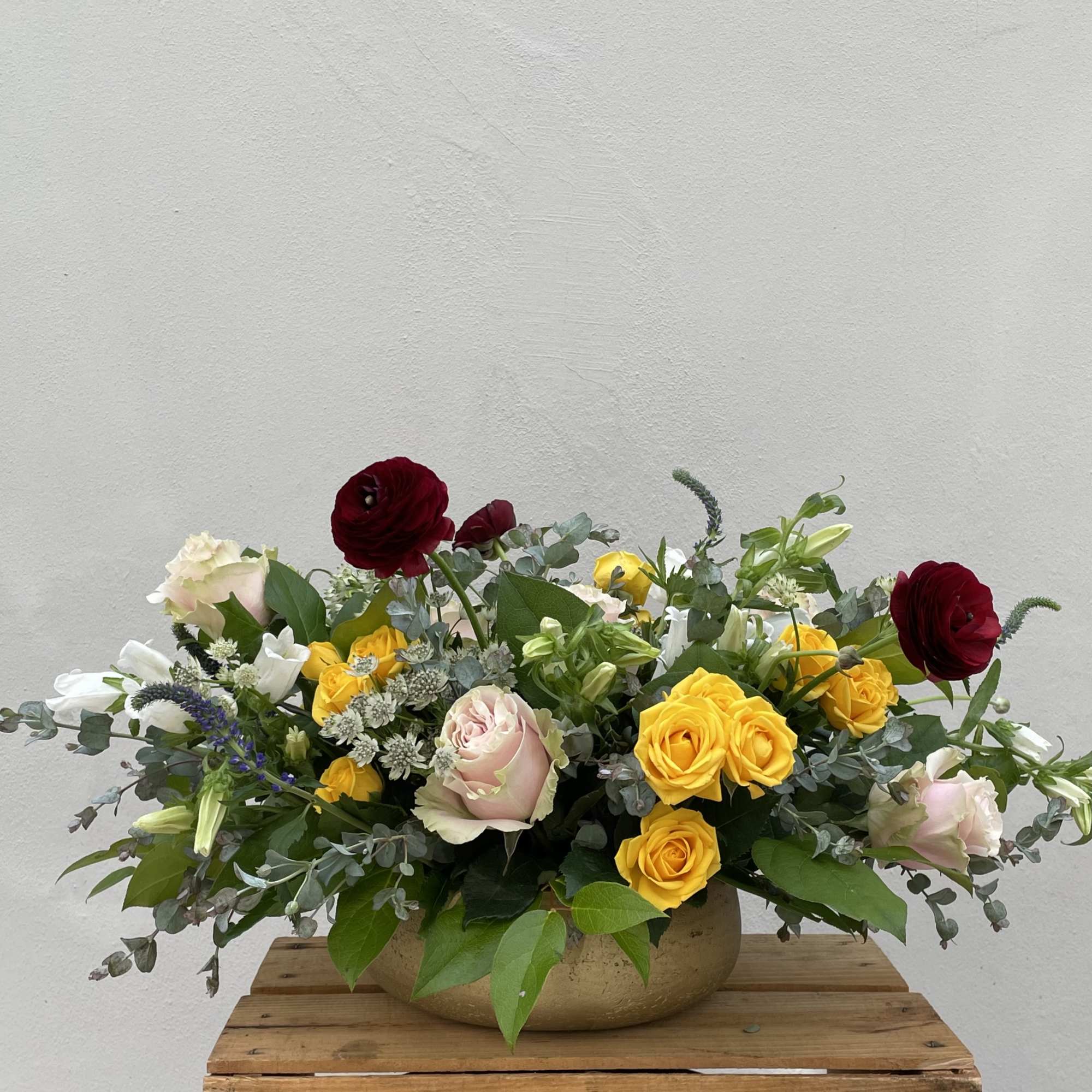 Elegant, fresh, and full of charm — our Garden Forever arrangement captures Elegant, fresh, and full of charm — our Garden Forever arrangement captures