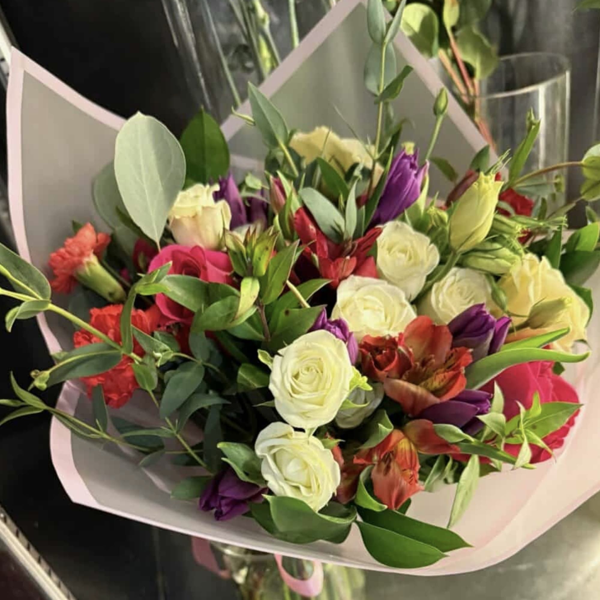 Beautifully arranged and hand-tied with care, this floral wrap features a fresh