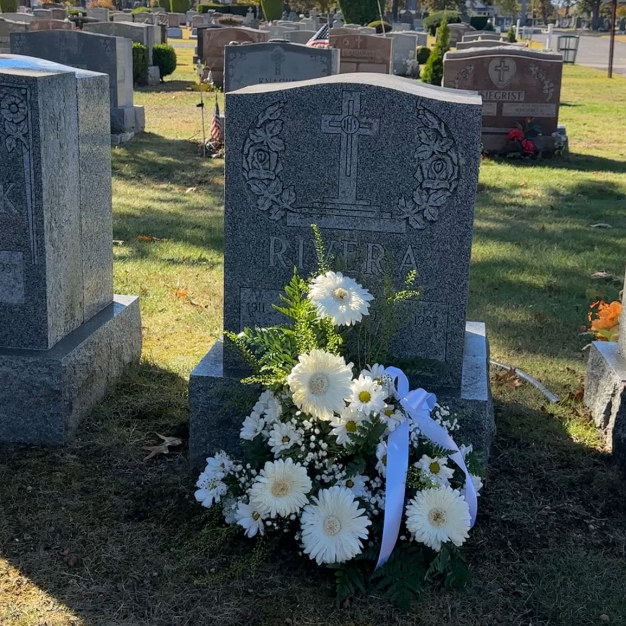 Arreglo para cementerio en Long Island, New York. 