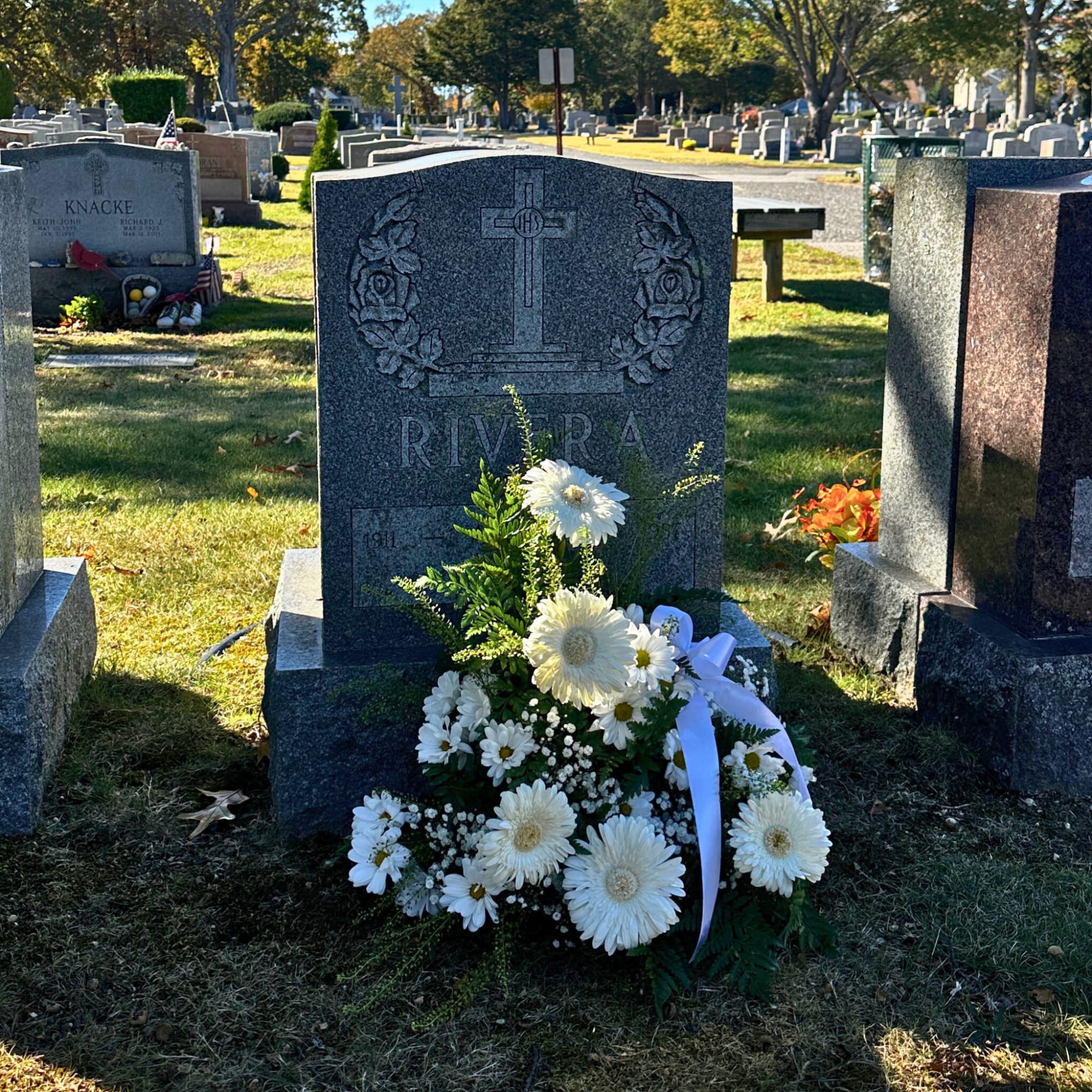Arreglo para cementerio en Long Island, New York. 