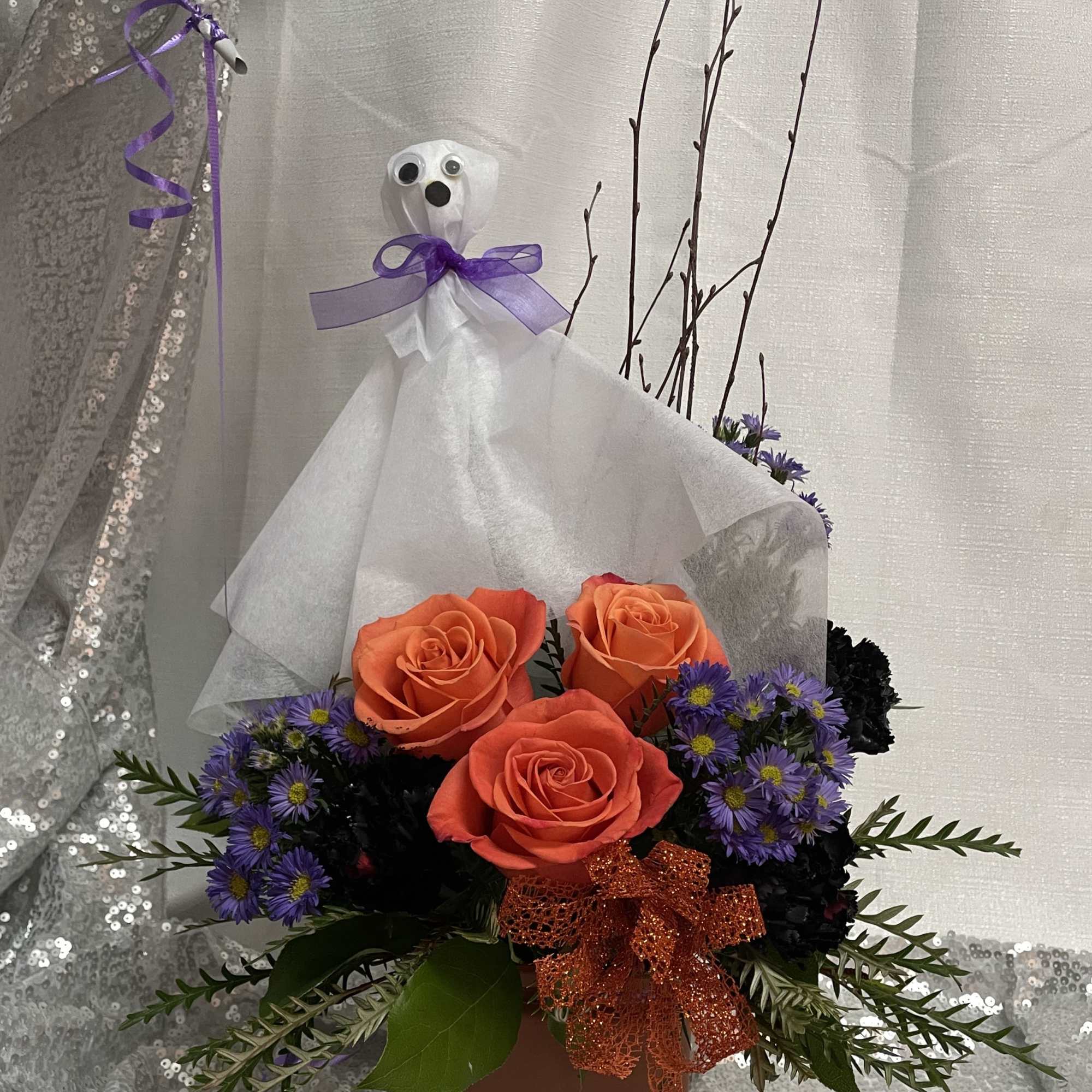 A spooky cute Halloween arrangement perfect for your boo! Deluxe size comes