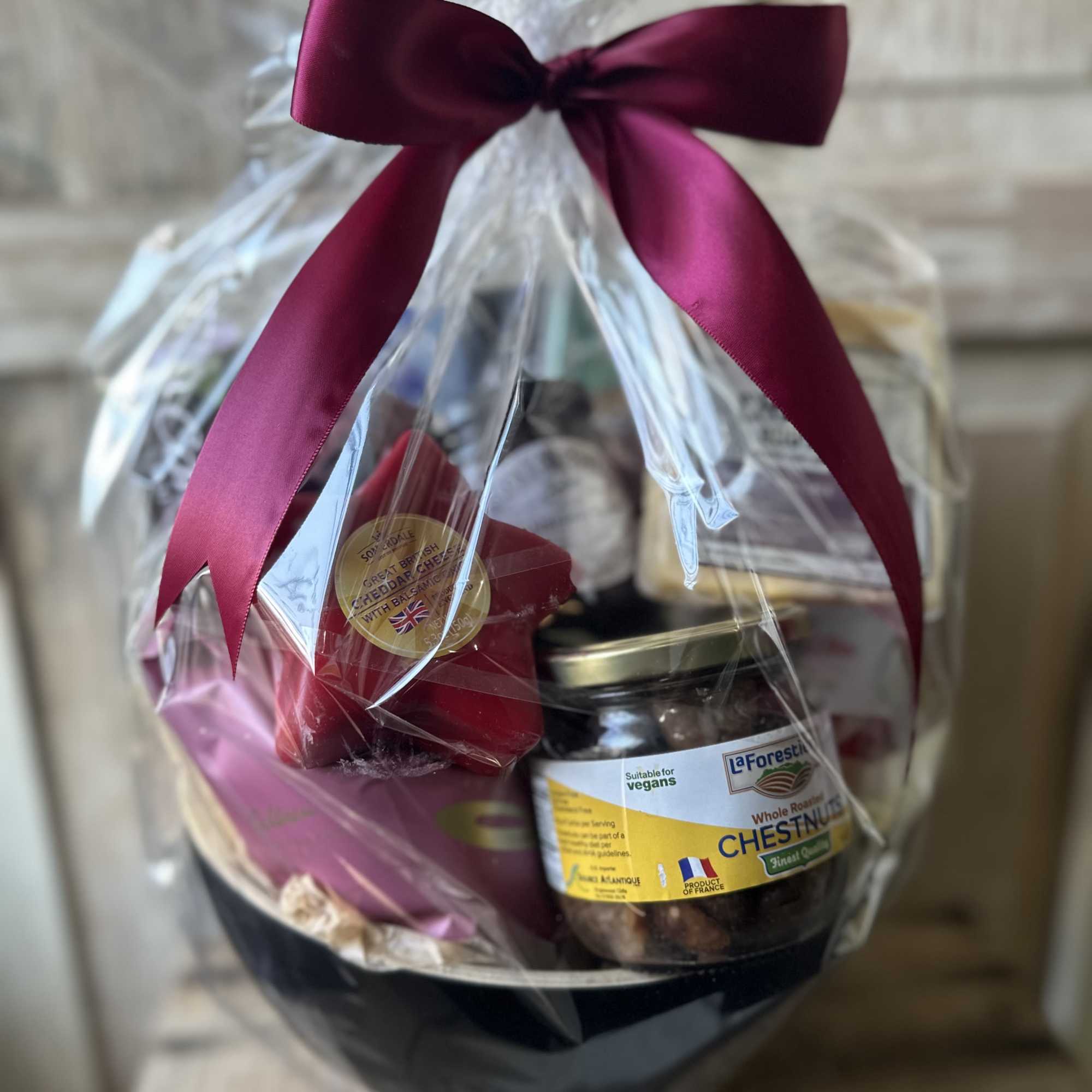 Send an exceptional gourmet basket this Holiday Season to a loved one