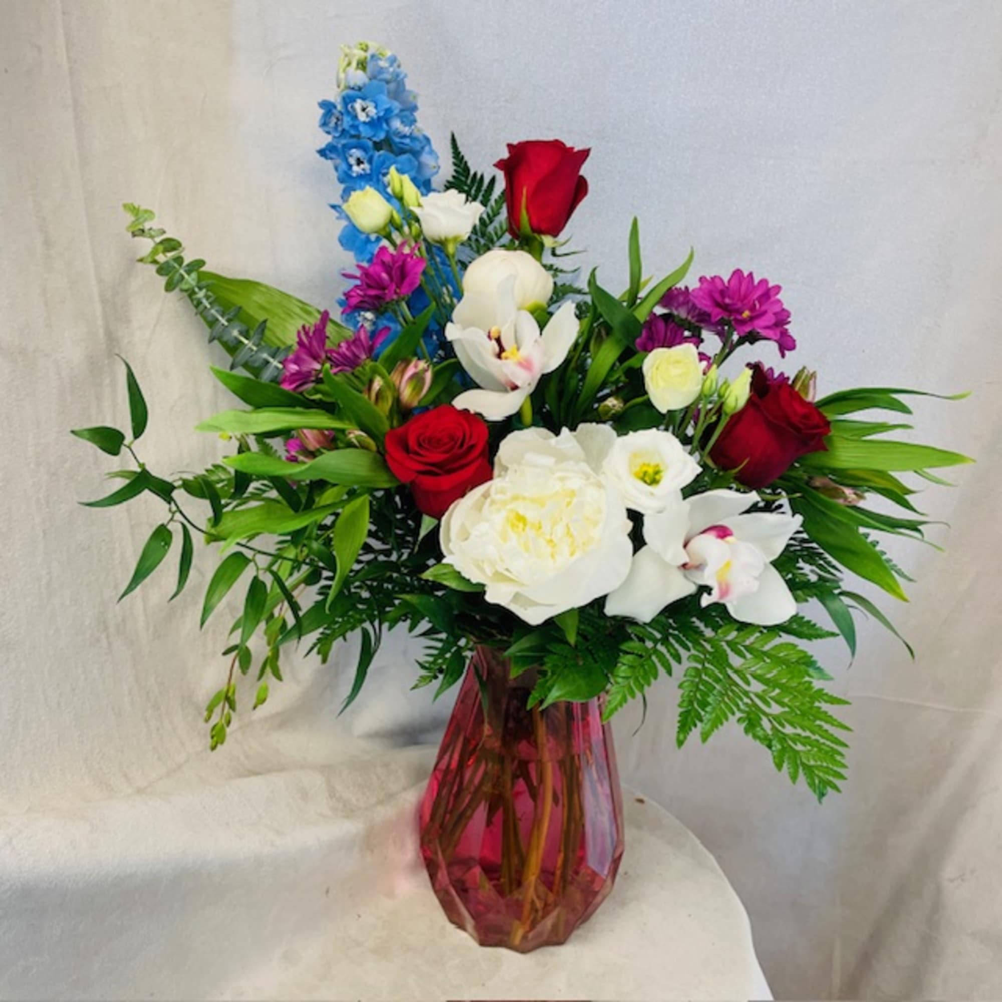 Ignite the flame of romance with the Florist&#039;s Choice Vase Arrangement. Let