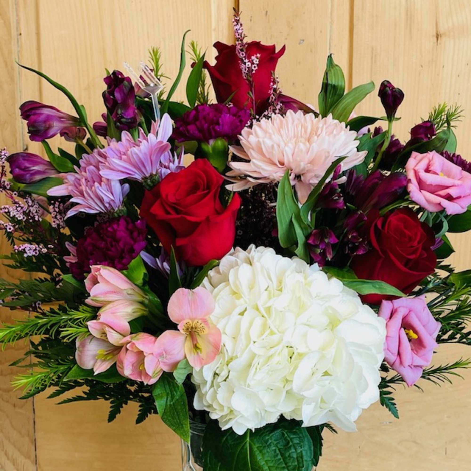 Ignite the flame of romance with the Florist&#039;s Choice Vase Arrangement. Let