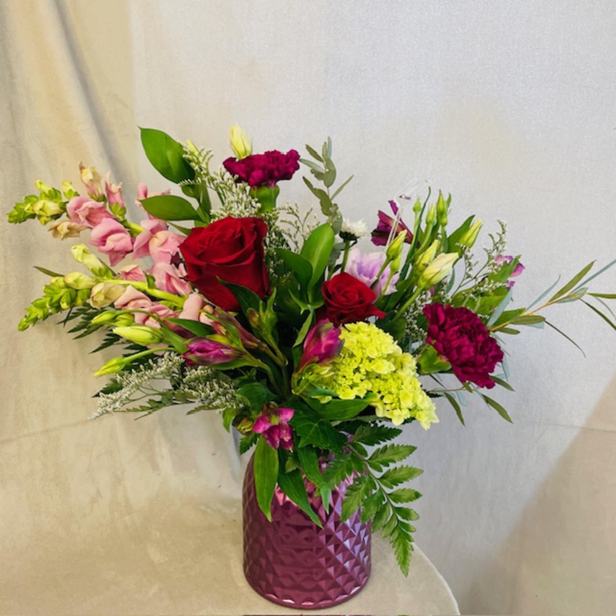 Ignite the flame of romance with the Florist&#039;s Choice Vase Arrangement. Let