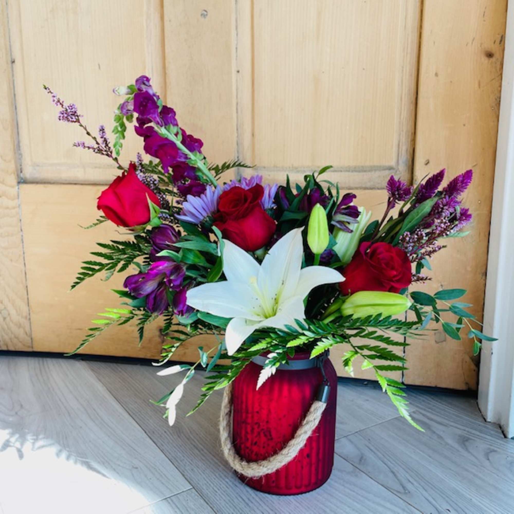 Ignite the flame of romance with the Florist&#039;s Choice Vase Arrangement. Let