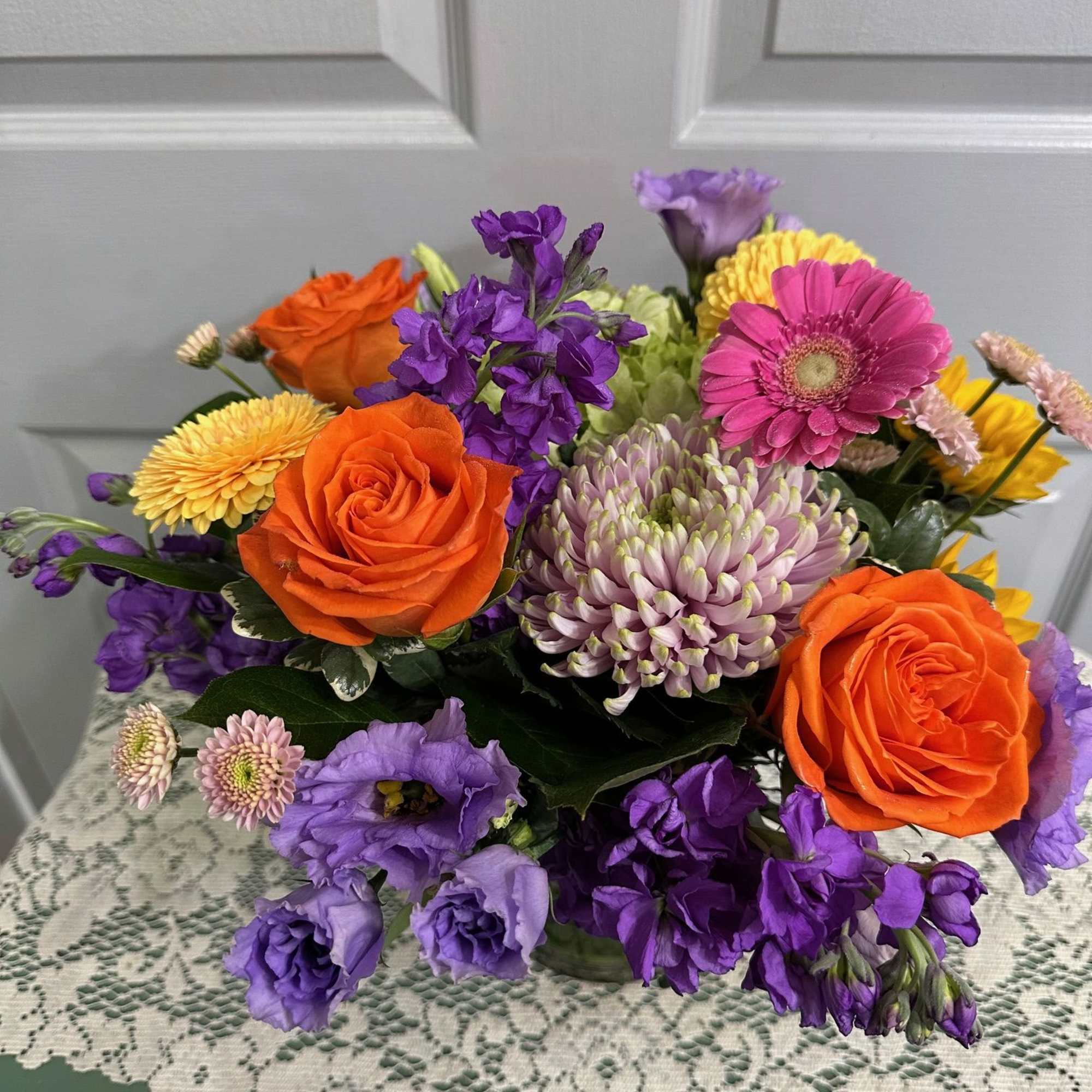 Seasonal Flowers, Roses, Lisianthus, Lilies,  Daisies, Gerbera Daisies,  Cremins, Hypericum