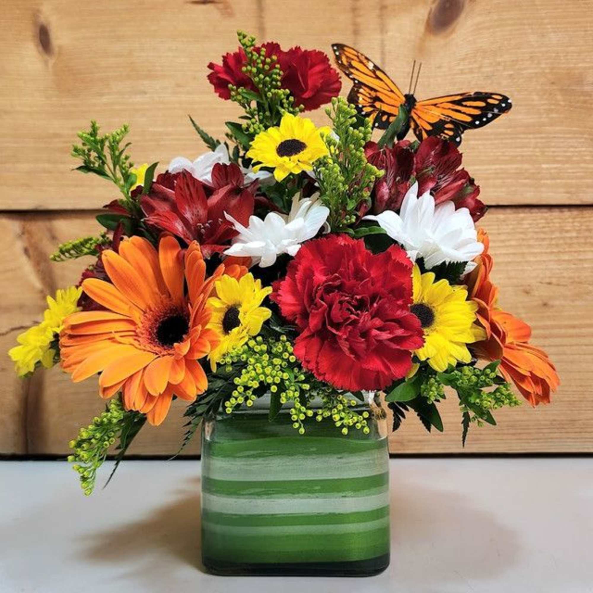 The Bright Beauty Butterfly Cube is a wonderful presentation of Carnations, Mini The Bright Beauty Butterfly Cube is a wonderful presentation of Carnations, Mini