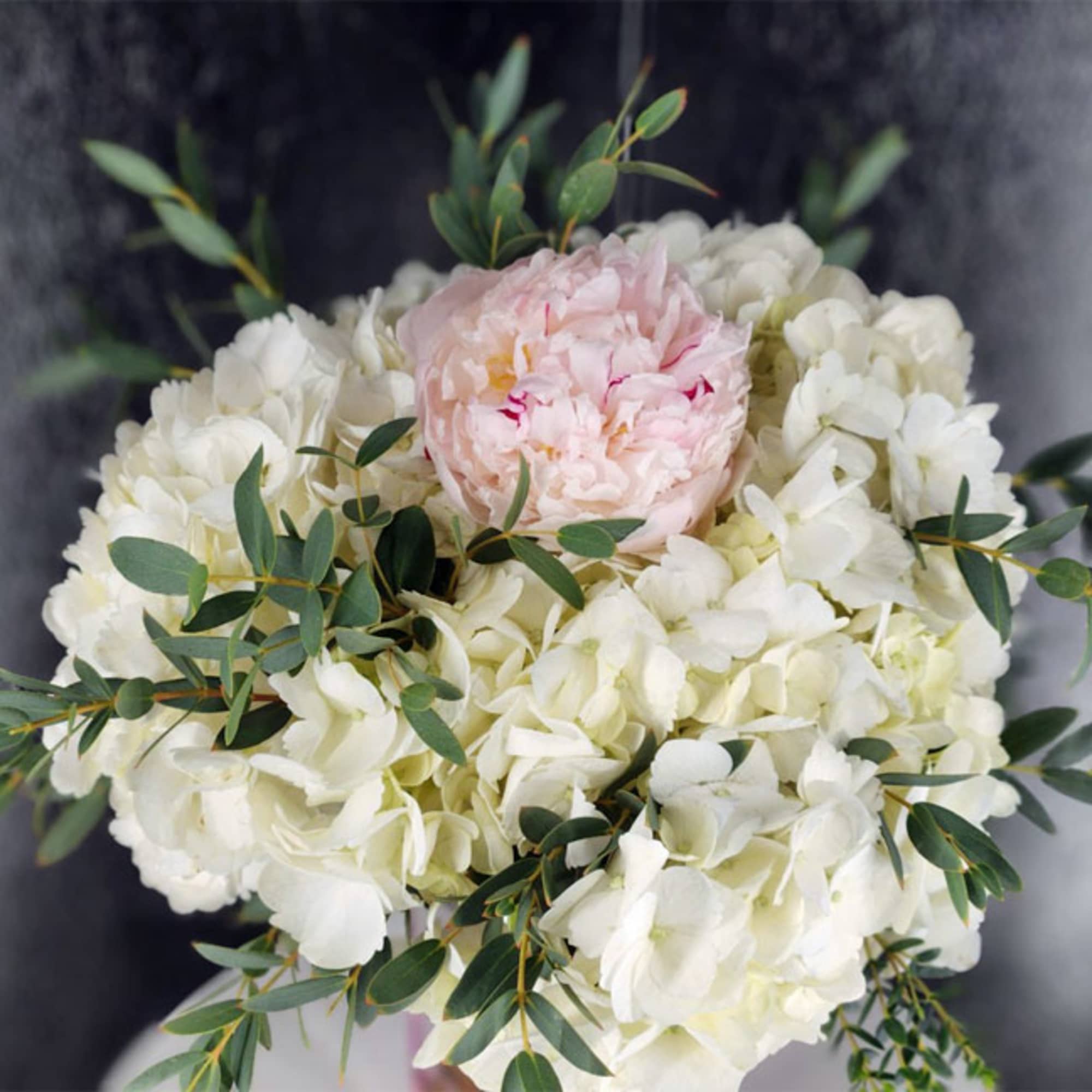 Elegant Hydrangea &amp; Peony Flower Arrangement with Eucalyptus in Clear Glass Vase

Bring