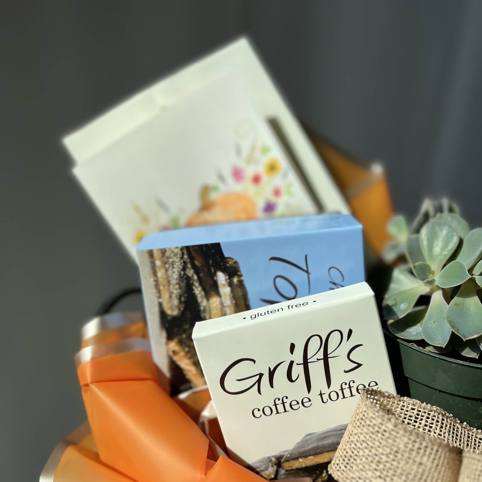 Celebrate the autumn season with this adorable gift baset. This basket includes