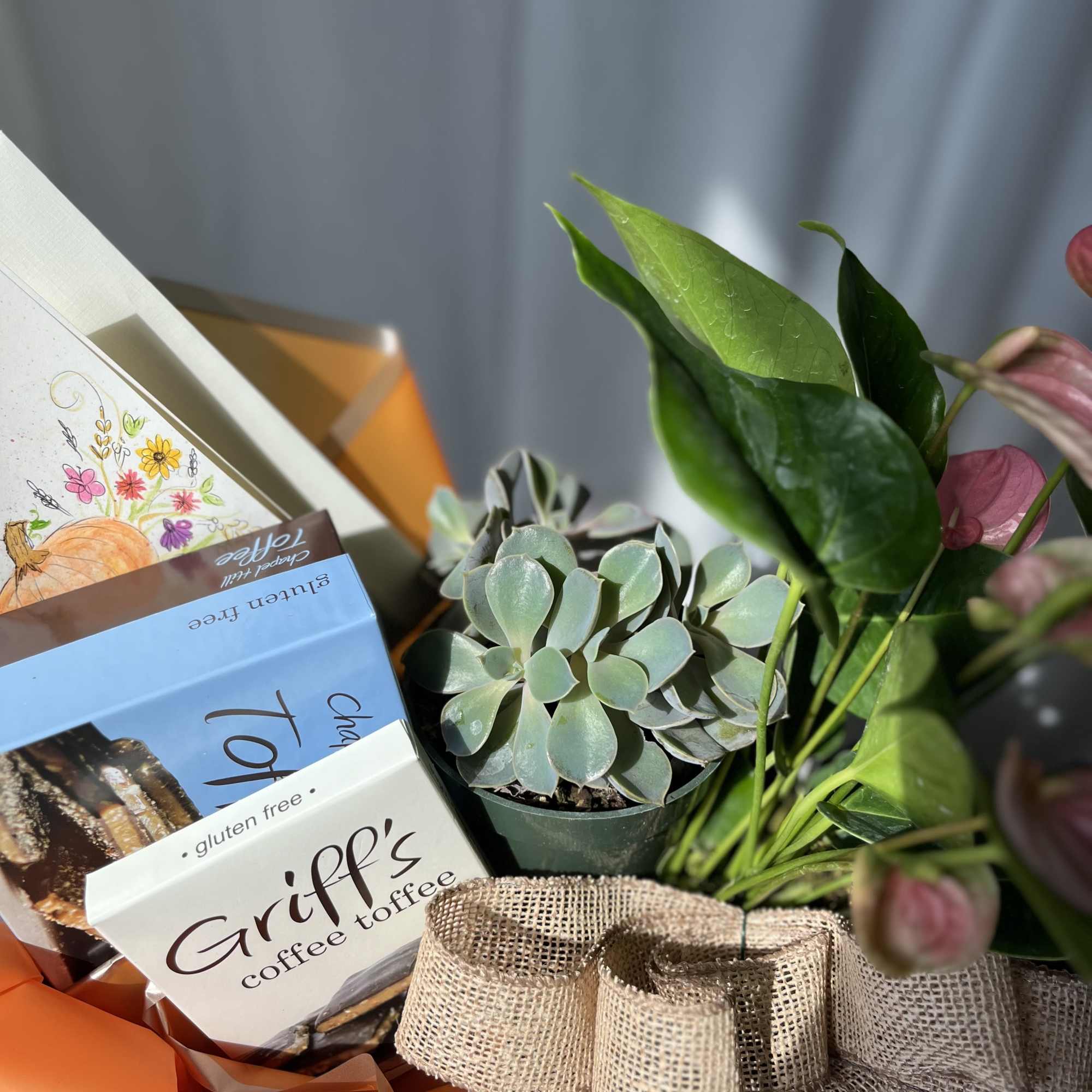 Celebrate the autumn season with this adorable gift baset. This basket includes