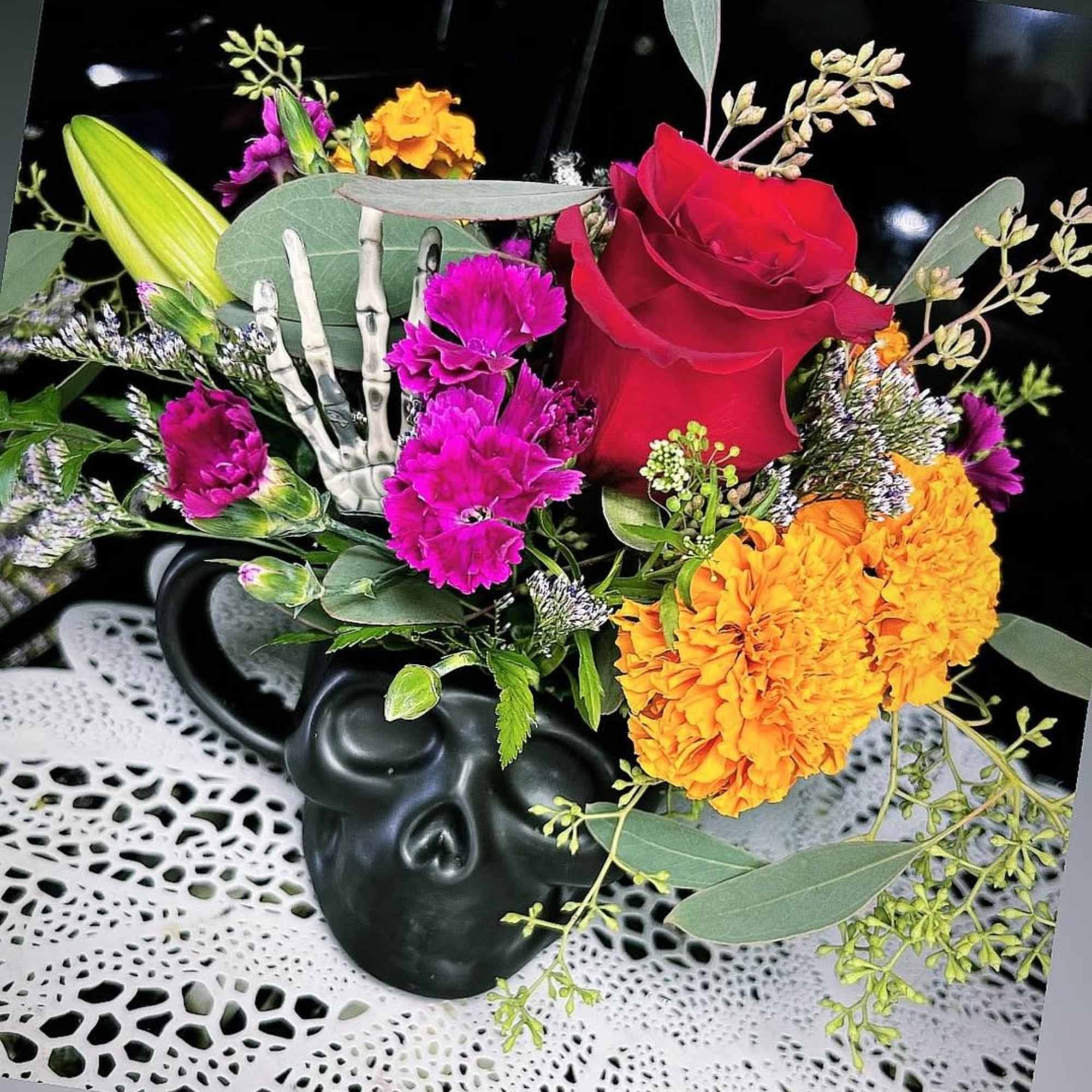 Designer&rsquo;s choice spooky mug: choose between a pumpkin or a skull design