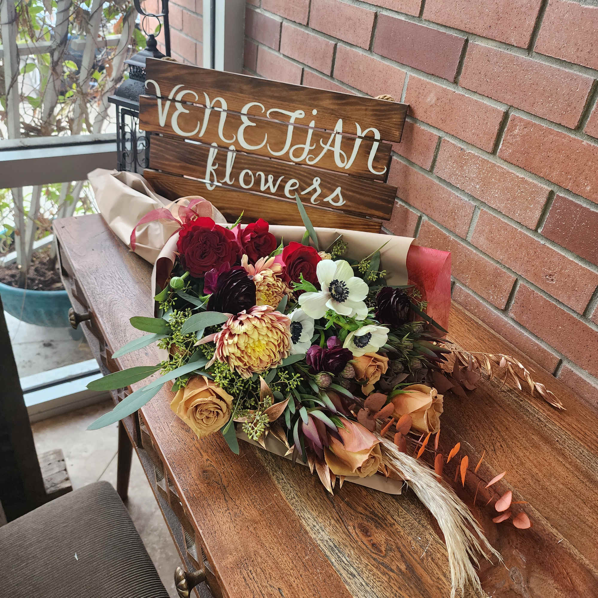 Do you know someone who loves to arrange their own flowers? The