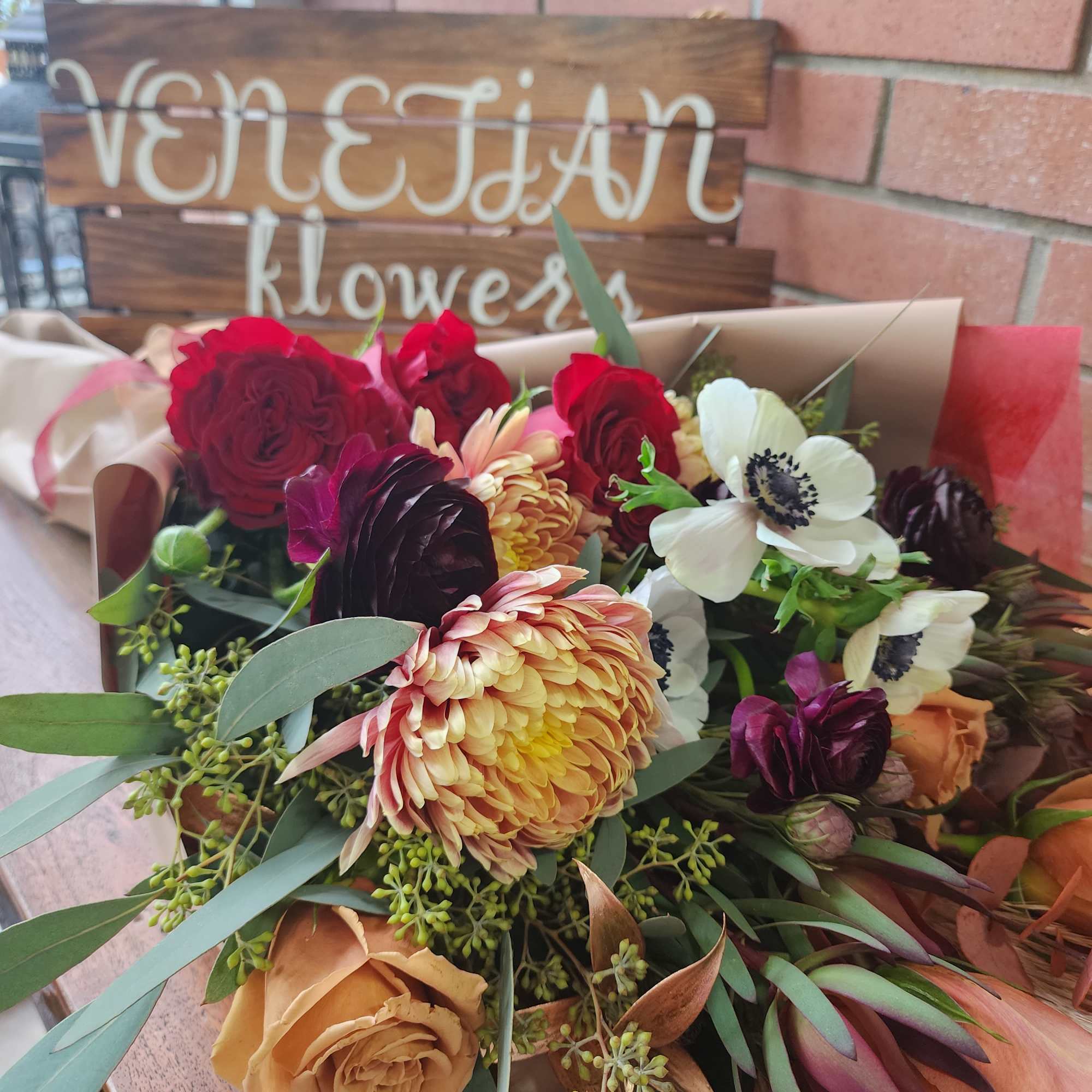 Do you know someone who loves to arrange their own flowers? The