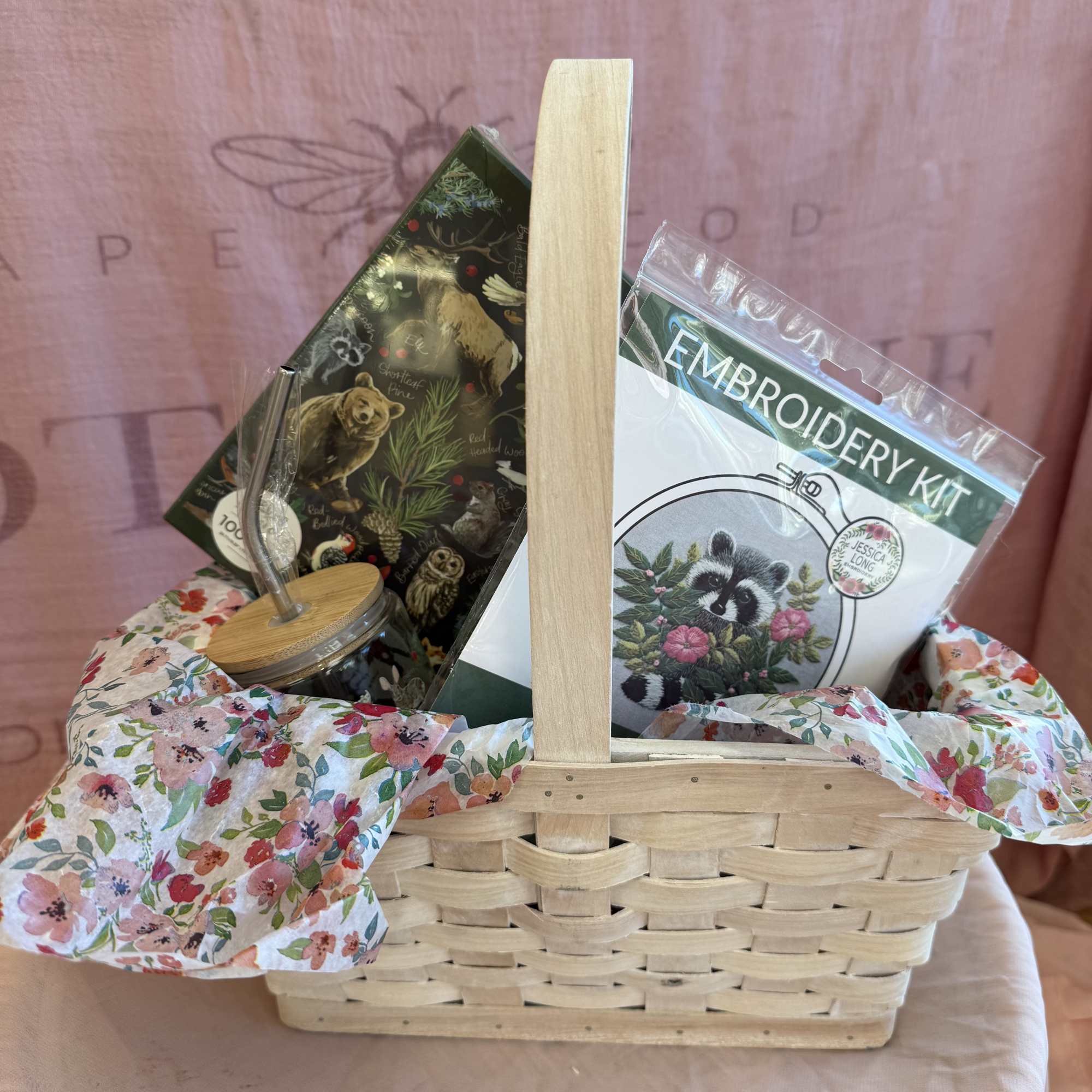 For the nature lover with a creative heart. This charming set brings