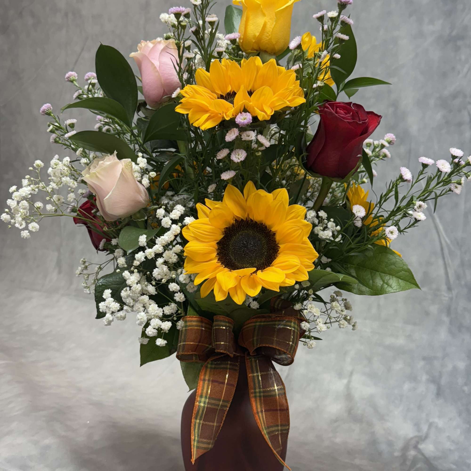 Introducing our vibrant sunflower and rose vase, a perfect blend of warmth