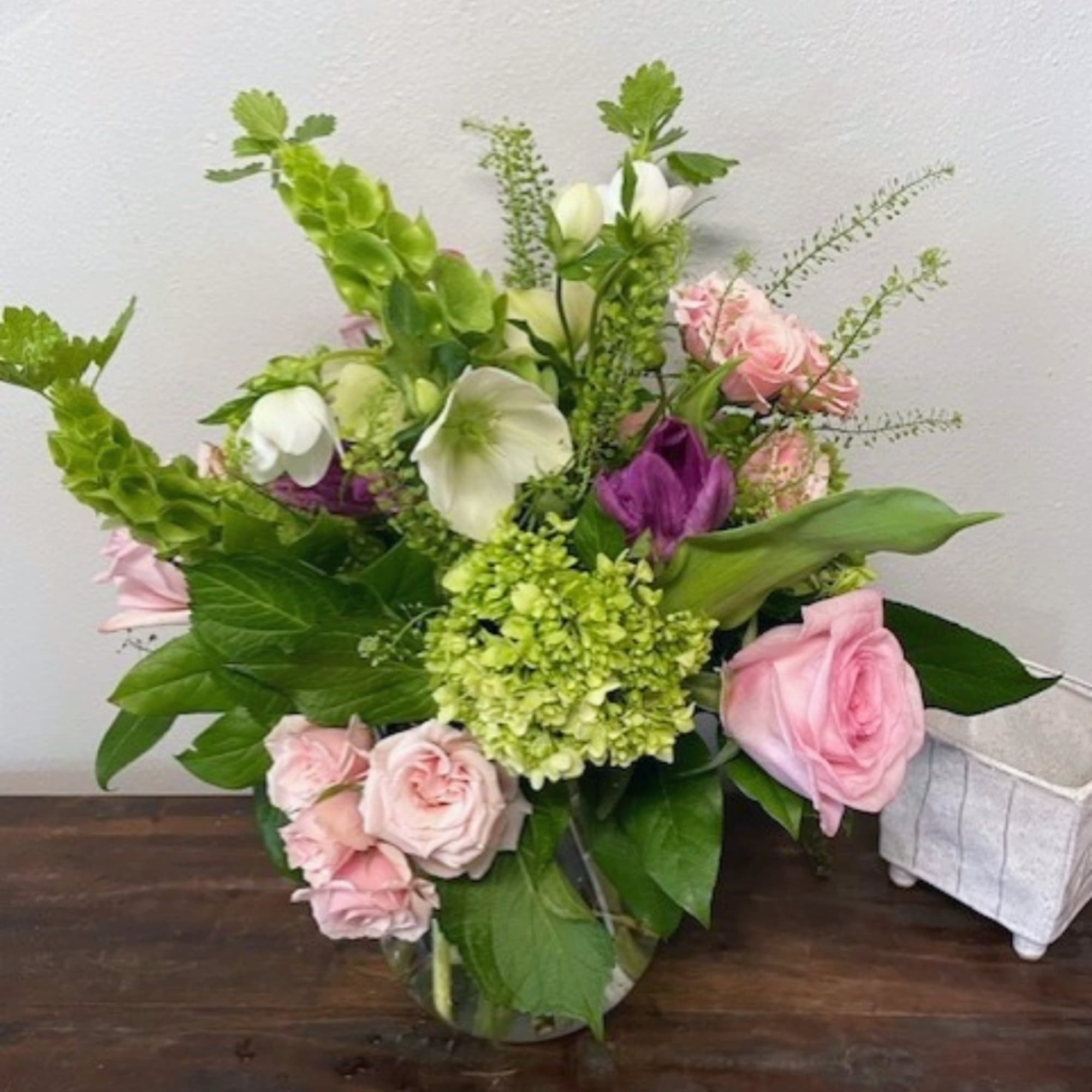 Summer Fresh
Capture the vibrant spirit of summer with our Summer Fresh arrangement