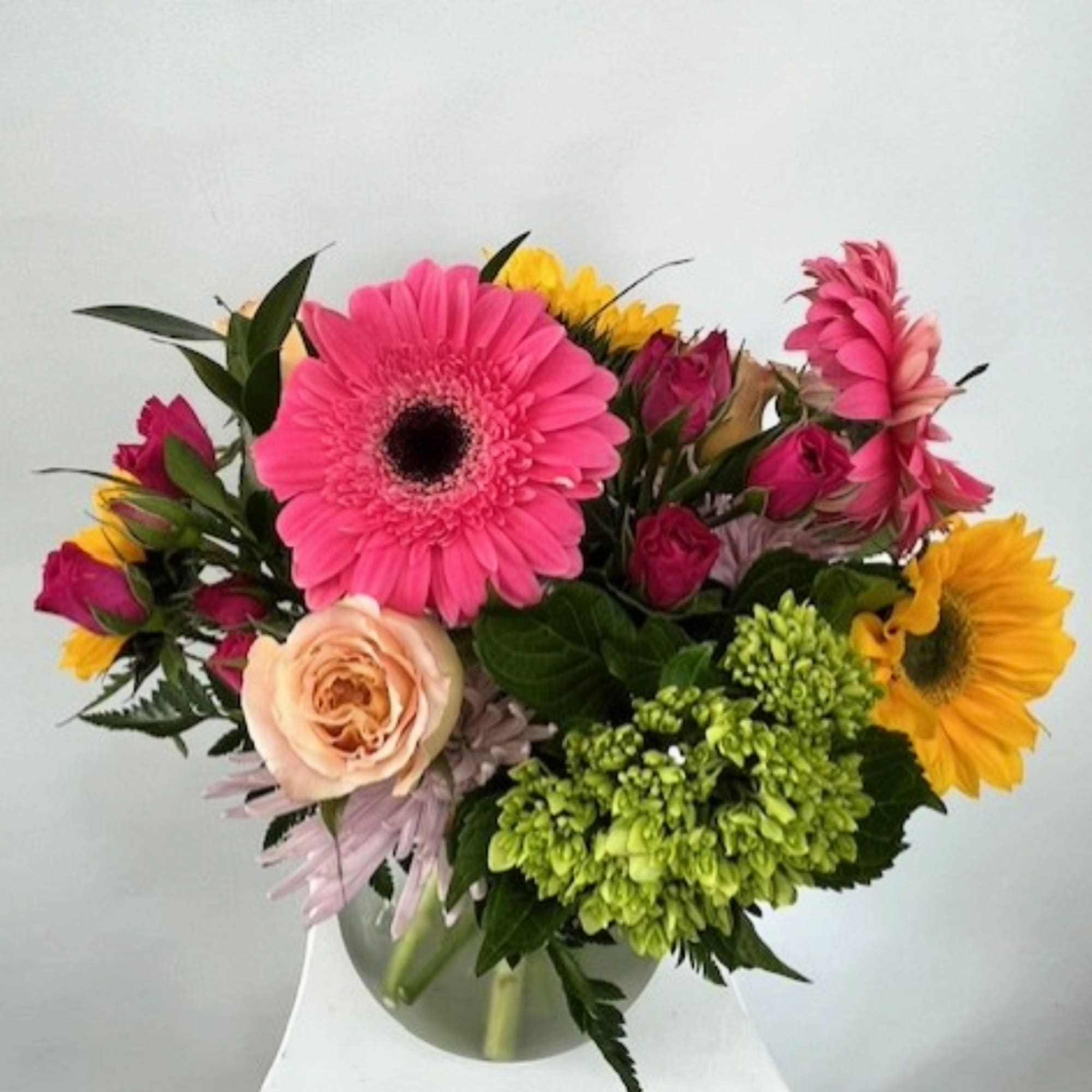 Summer Fresh
Capture the vibrant spirit of summer with our Summer Fresh arrangement