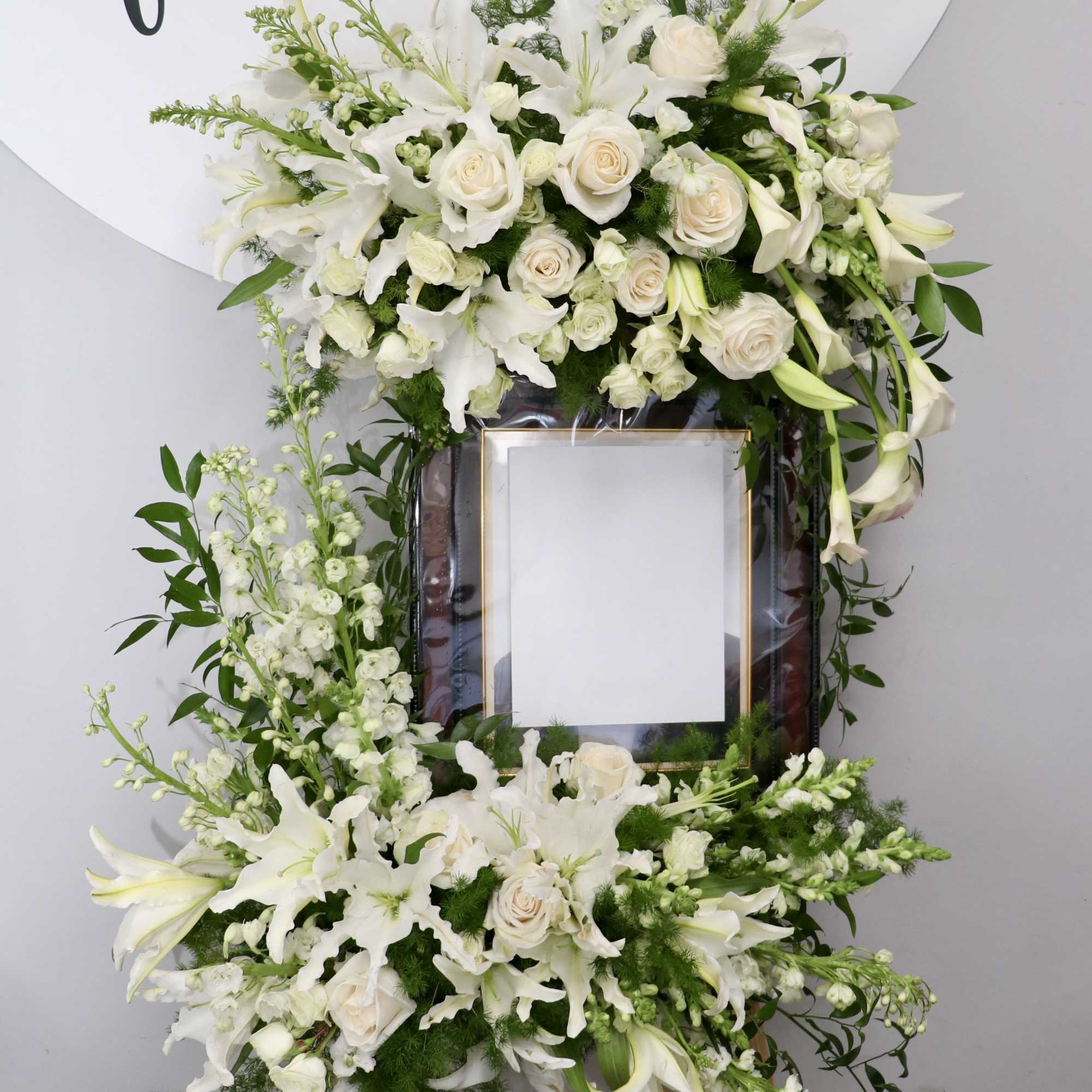 Frame is not included. We require one that&#039;s 16&#039;&#039;x20&#039;&#039;. Flowers will be