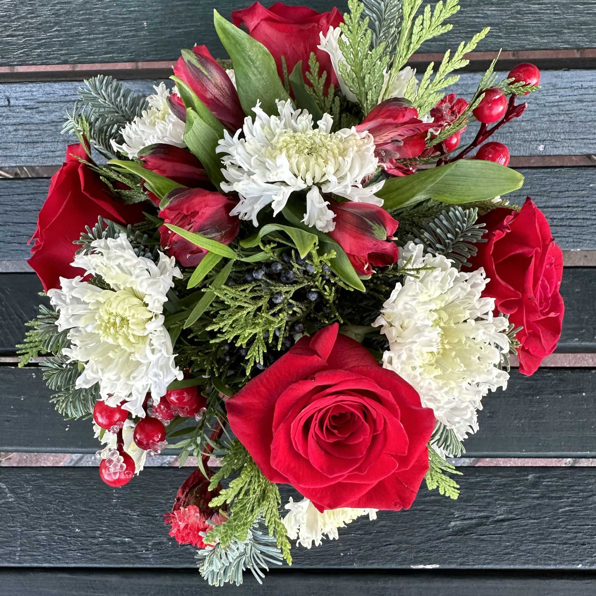Red, White and Green in a Cardinal vase.
Fresh cut and always hand