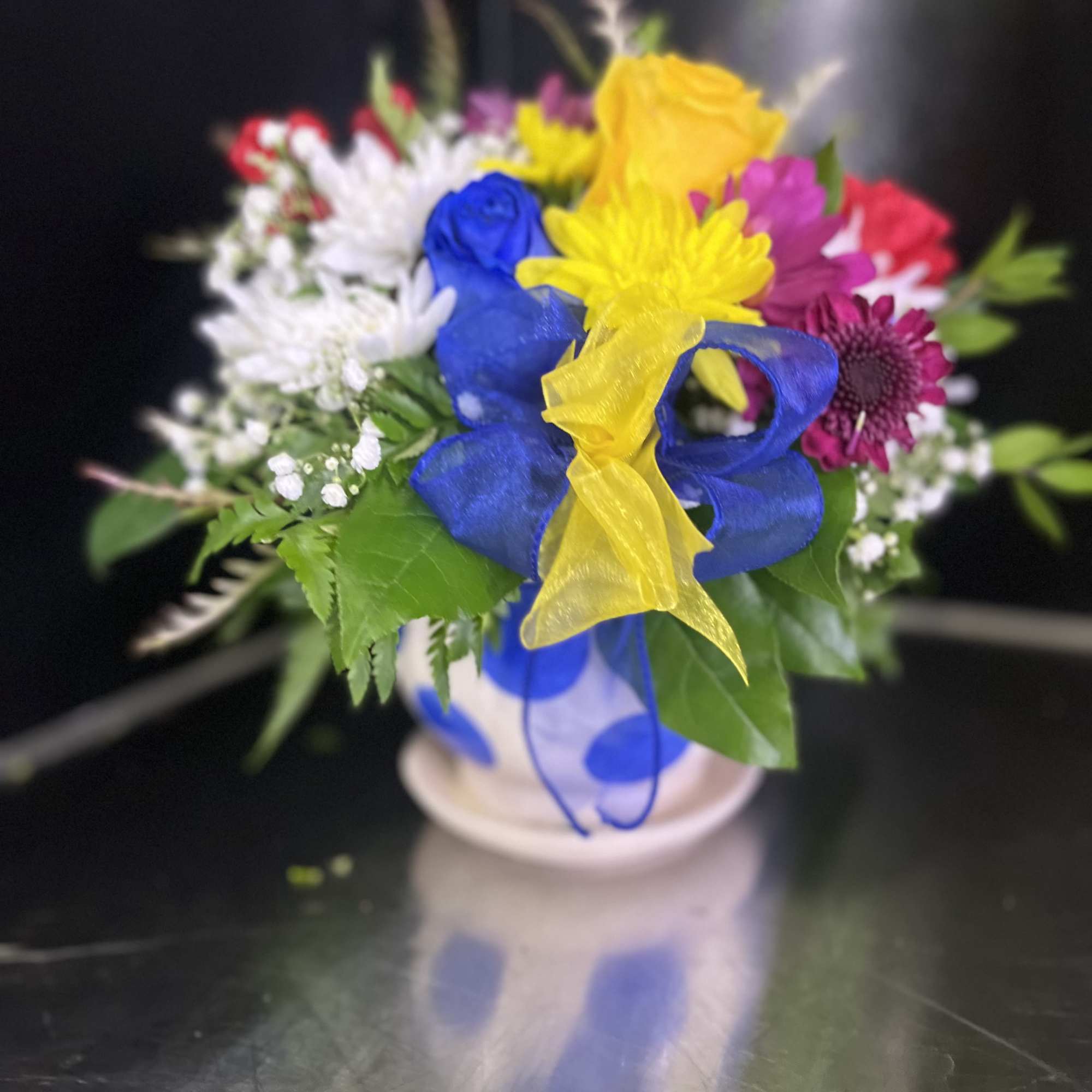 fresh flowers in glass vase 
