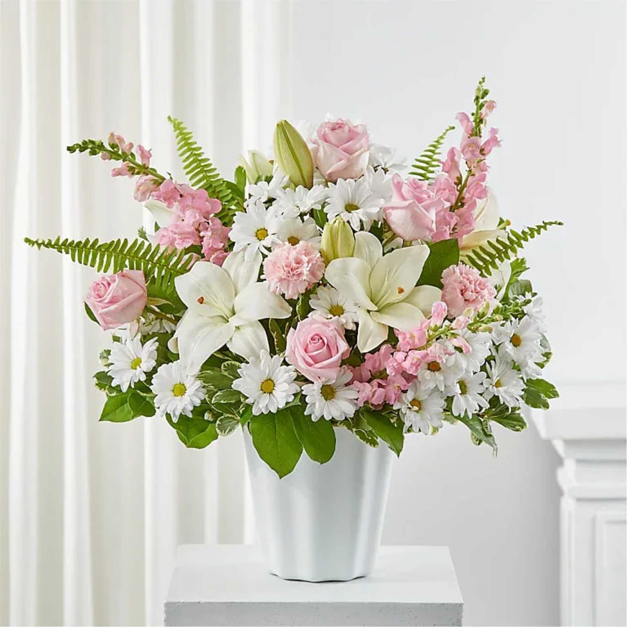 SOFT TOUCH TABLETOP BASKET

A special way to honor a memory, while offering