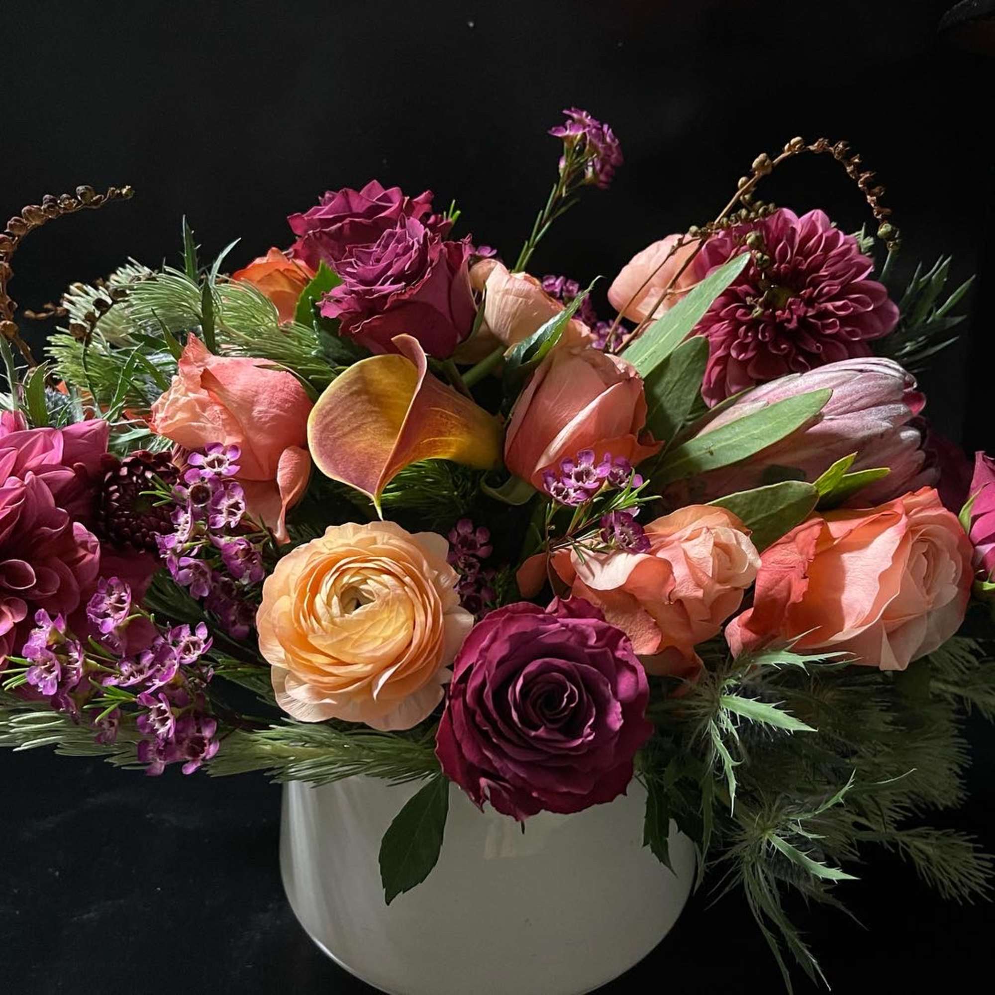 Beautiful  design in a modern vase. We will design with the