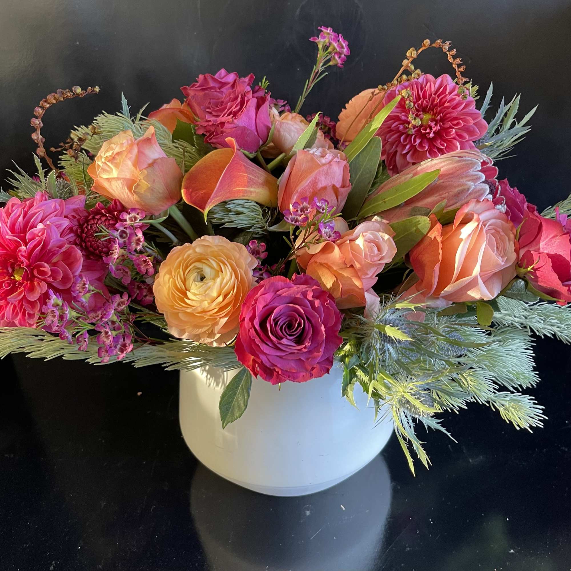 Beautiful  design in a modern vase. We will design with the