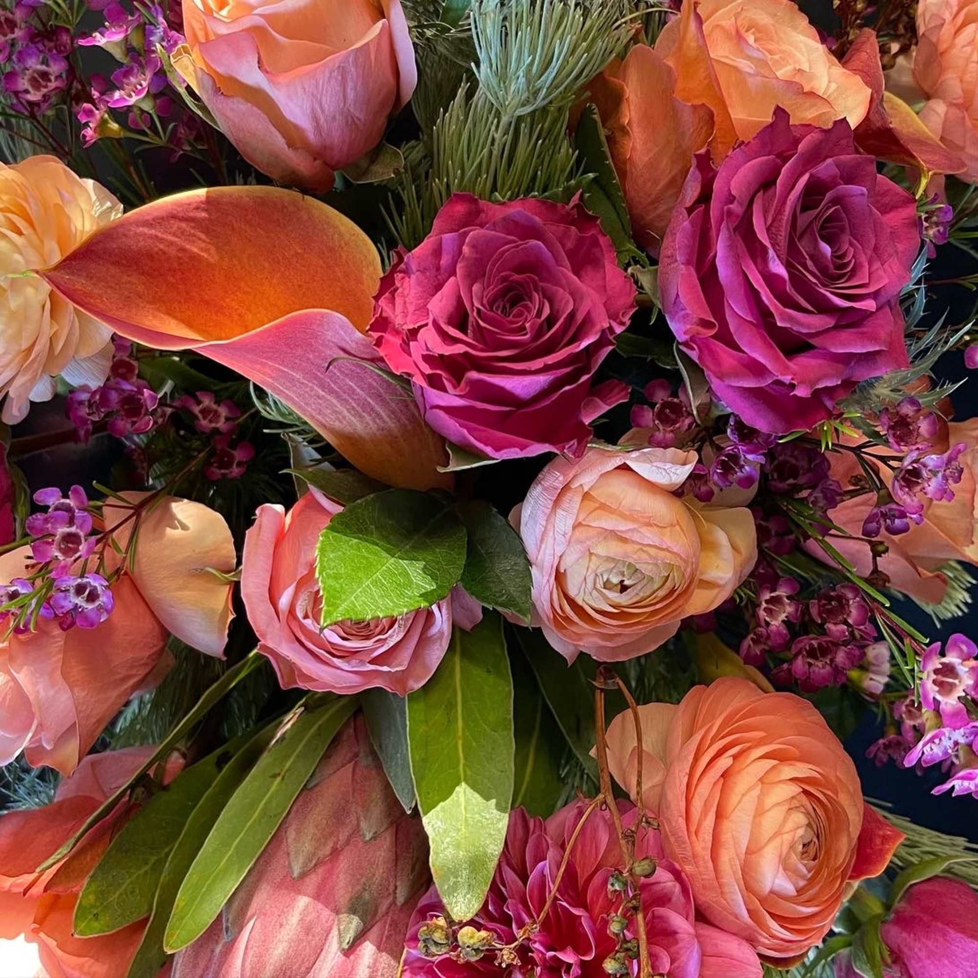 Beautiful  design in a modern vase. We will design with the