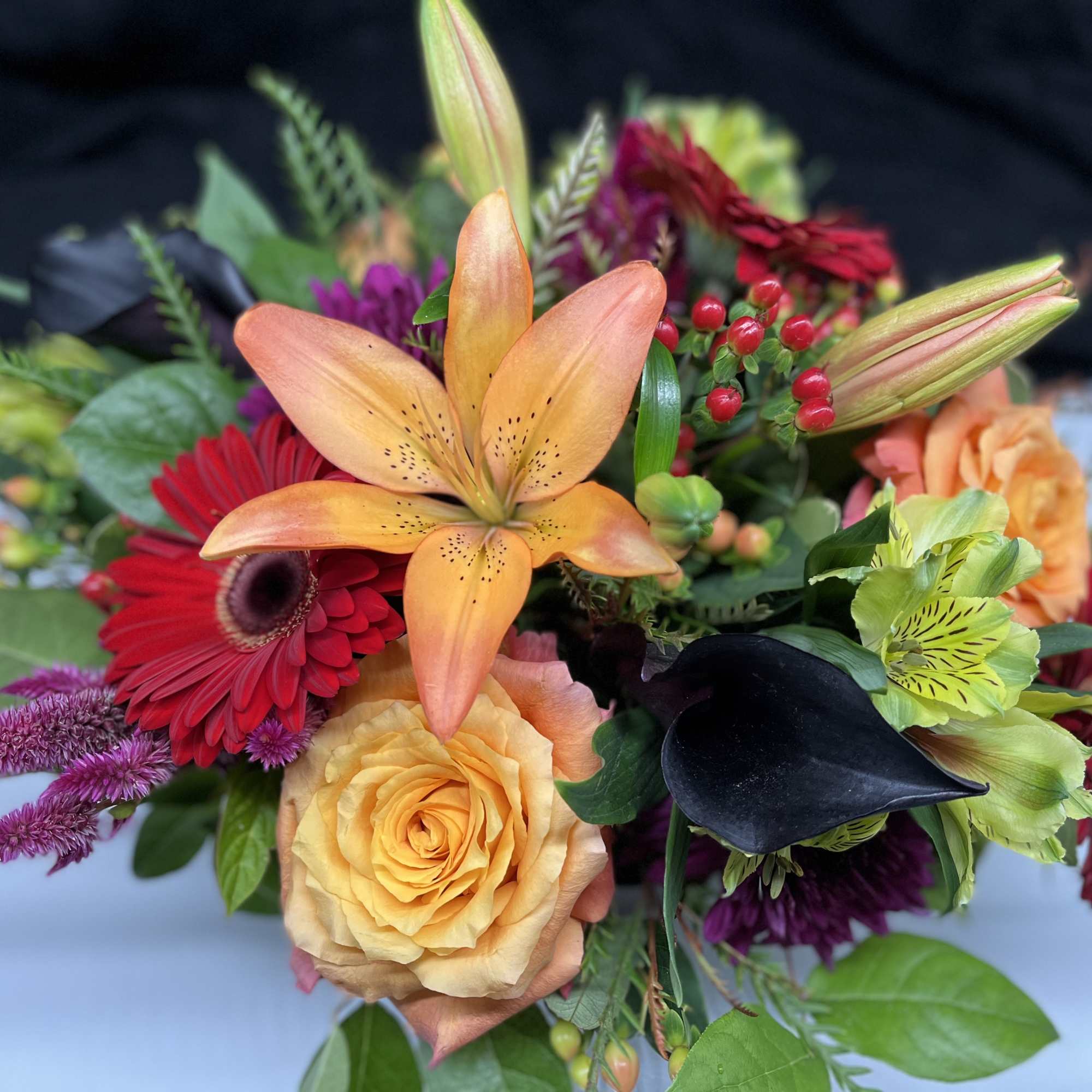 This  beautiful traditional table centerpiece is perfect to celebrate Autumn and