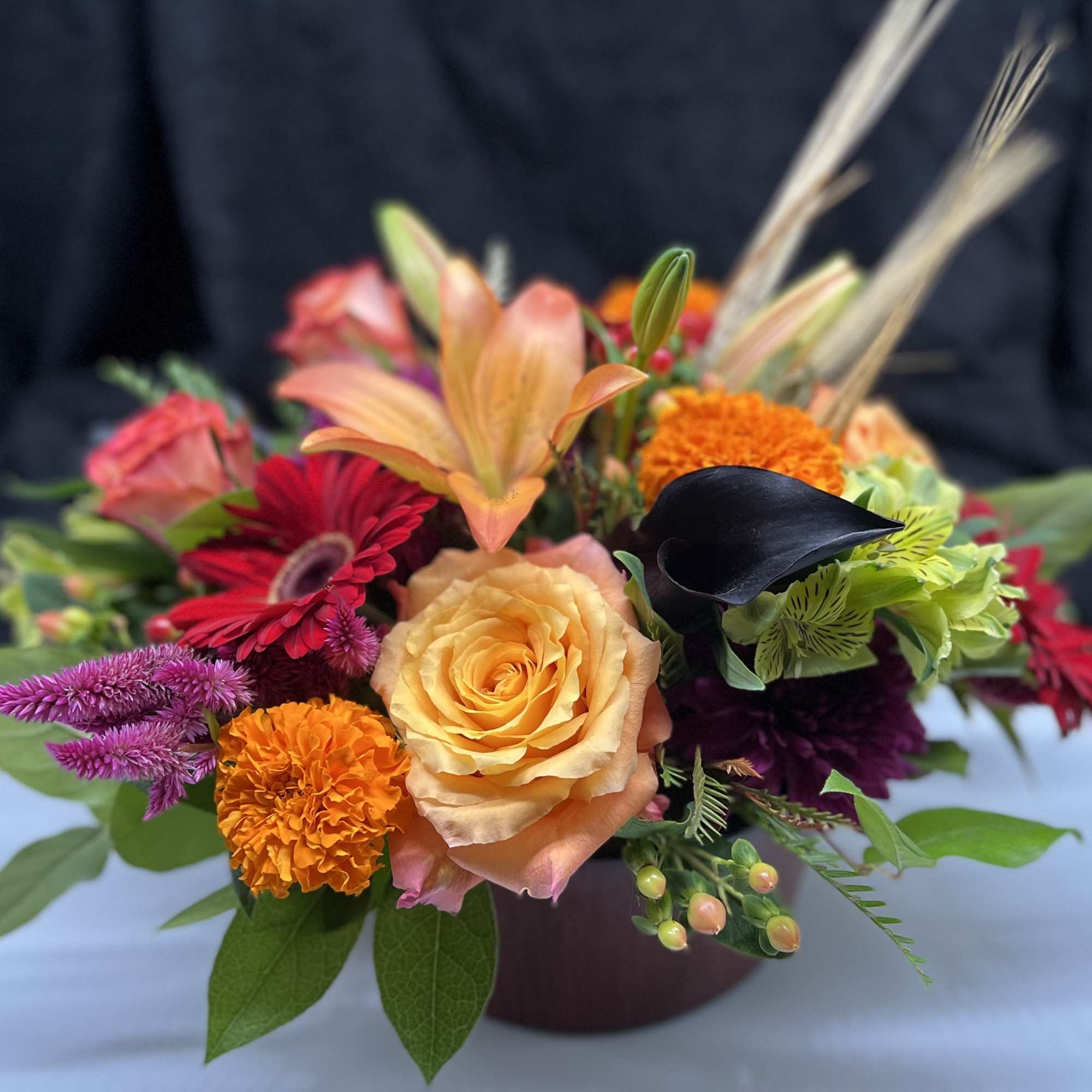 This  beautiful traditional table centerpiece is perfect to celebrate Autumn and