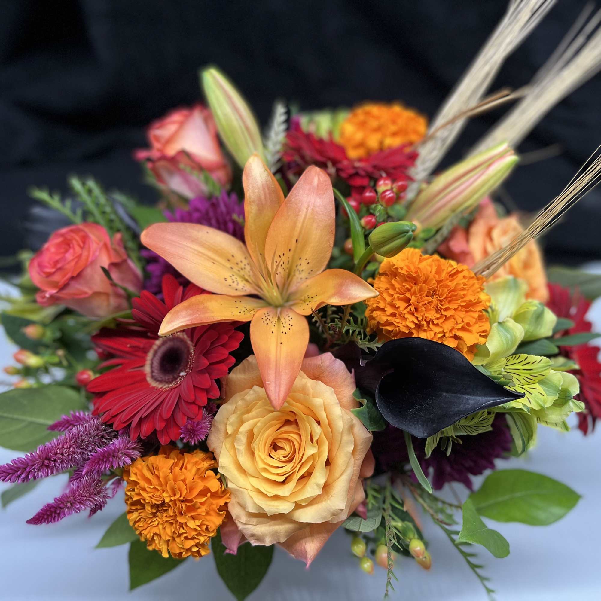 This  beautiful traditional table centerpiece is perfect to celebrate Autumn and