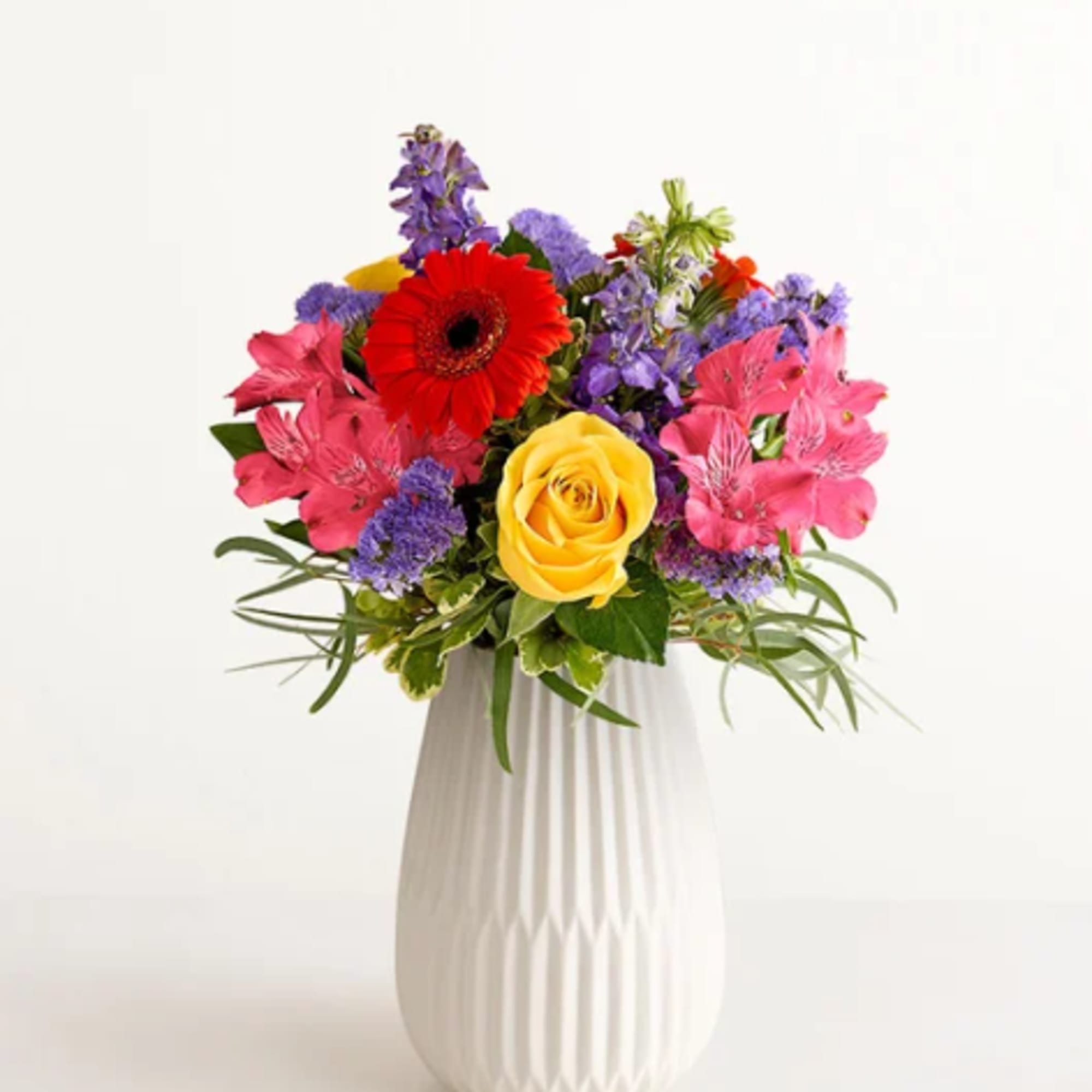 Hit all the right notes with our radiant everyday bouquet. Hand designed