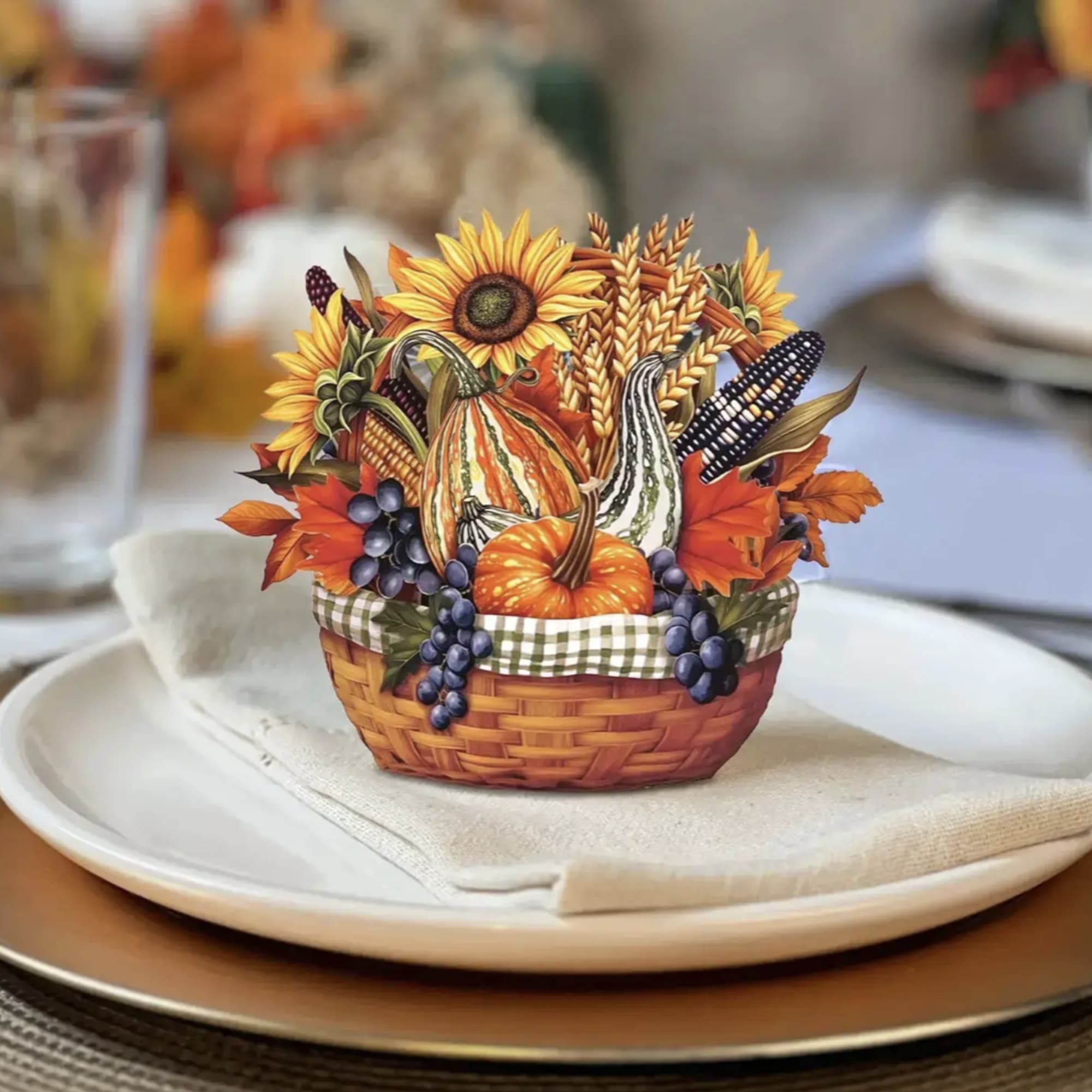 Small in size but full of seasonal warmth, the Mini Golden Harvest