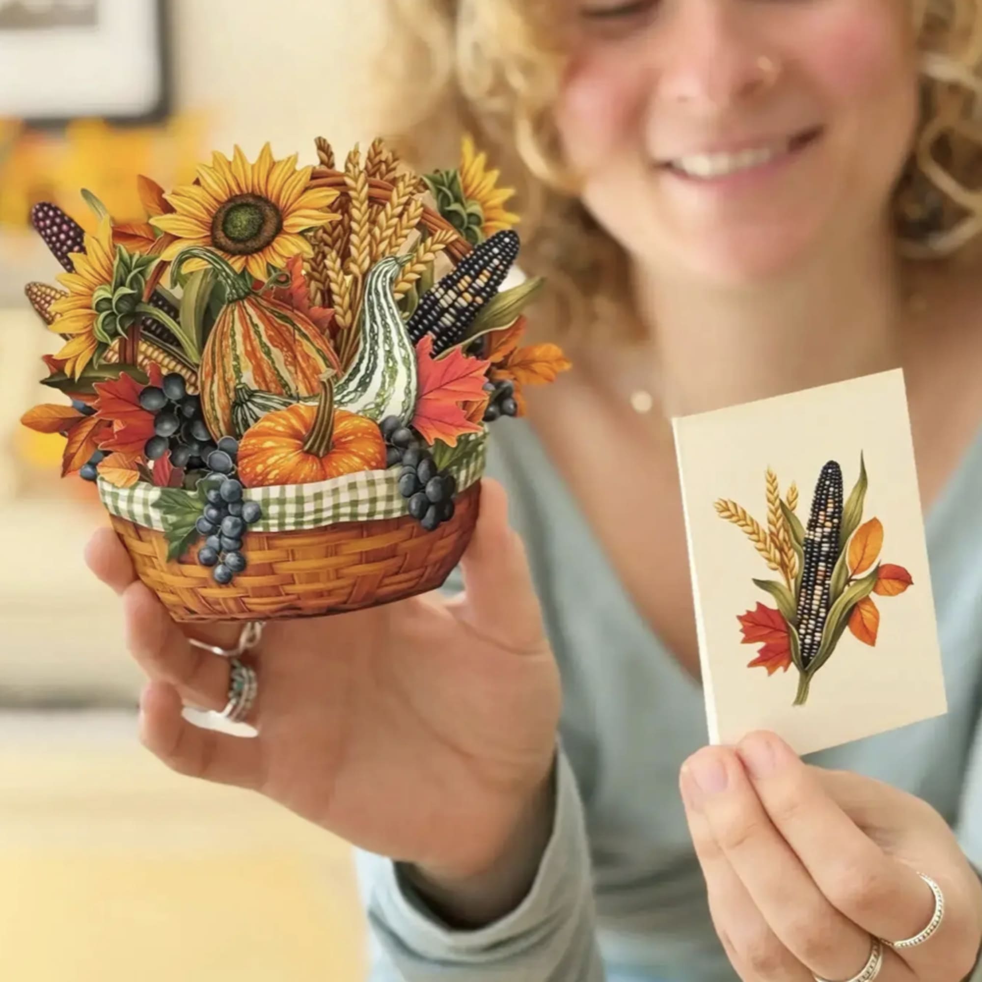 Small in size but full of seasonal warmth, the Mini Golden Harvest