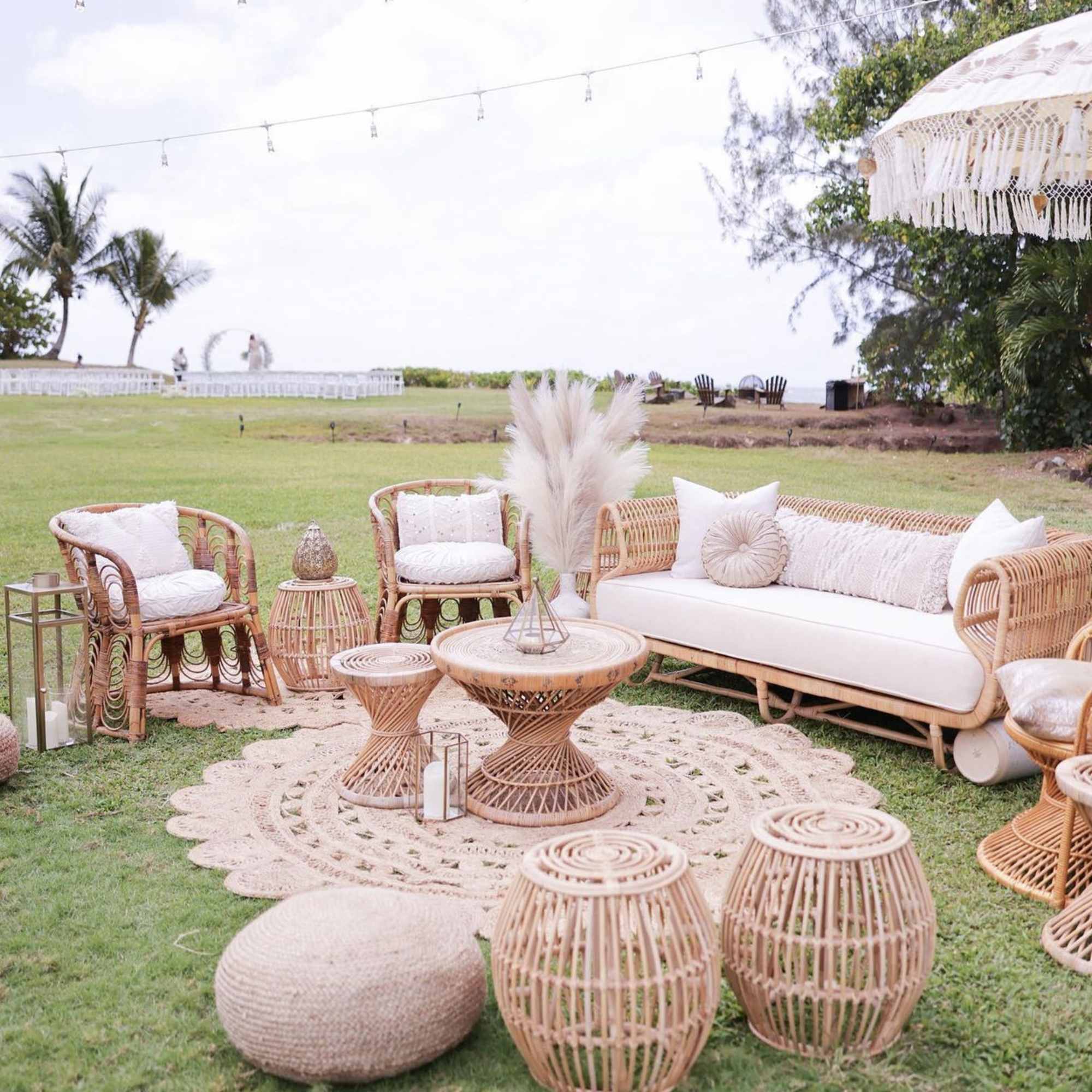 
This pack includes 11  elegant  tropical table arrangements 8 medium