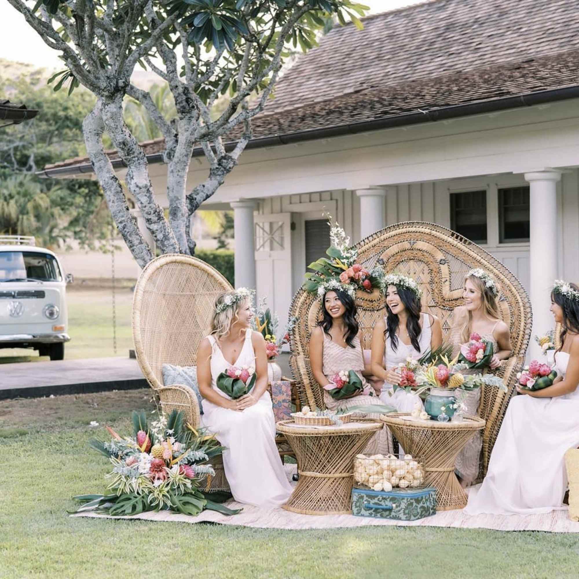 
This pack includes 11  elegant  tropical table arrangements 8 medium