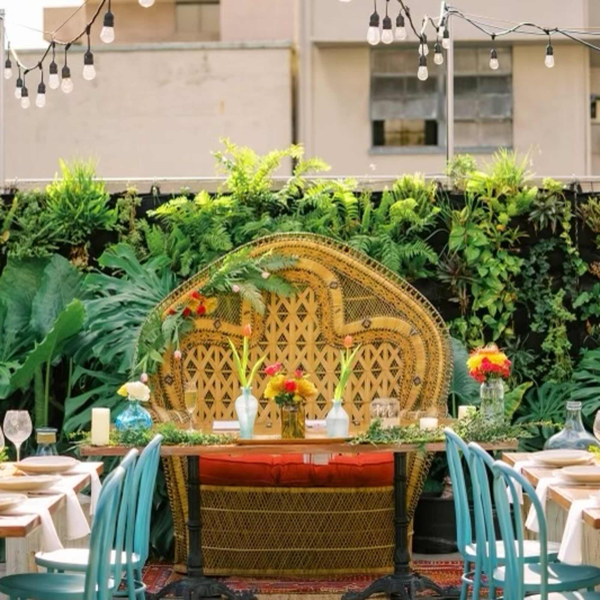 
This pack includes 11  elegant  tropical table arrangements 8 medium